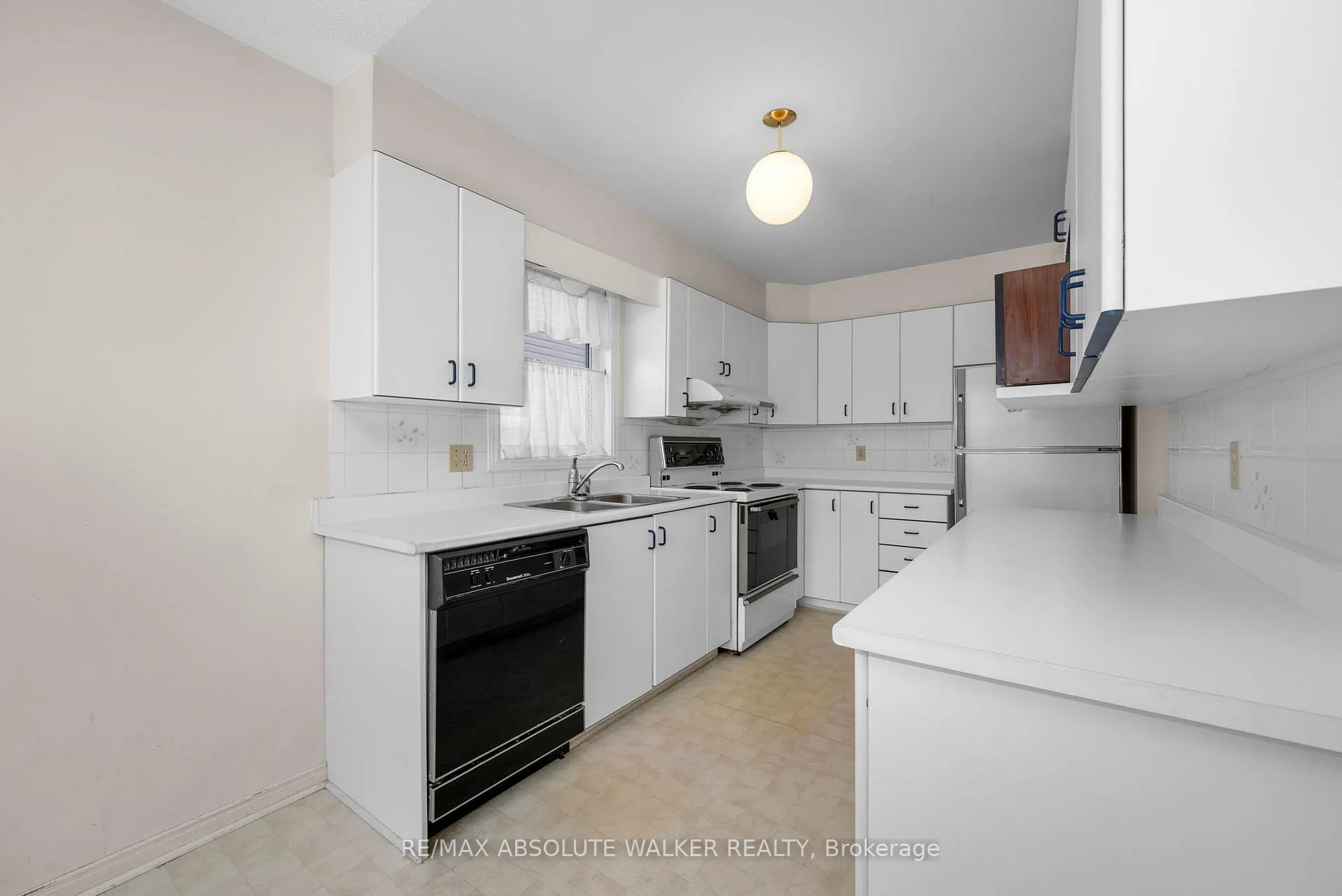 Photo 15 of 755 Merkley Drive, Ottawa, Fallingbrook/Pineridge — HOMEH