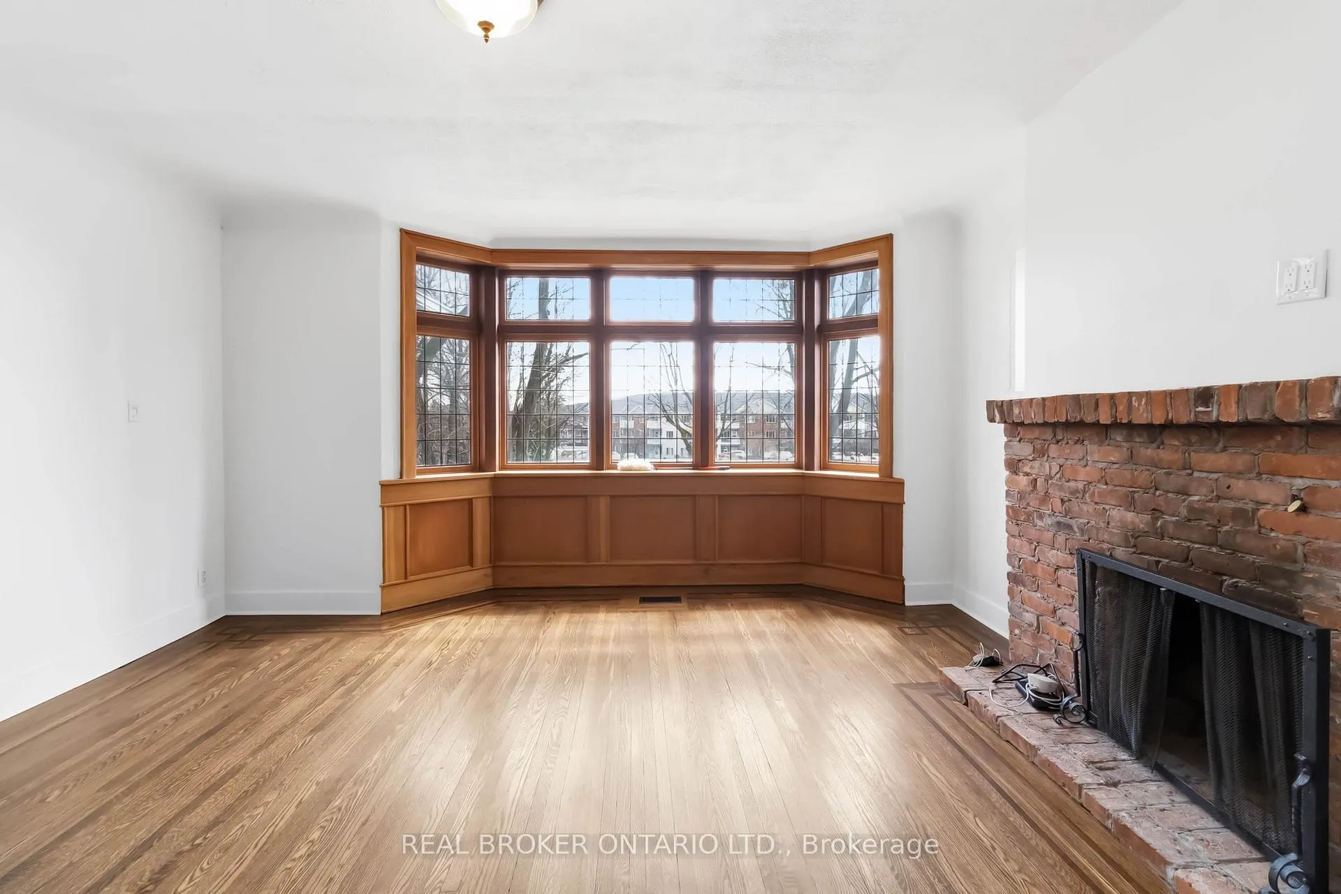 Photo 12 of Unit Main Level, 295 Plains Road W, Burlington, Bayview — HOMEH