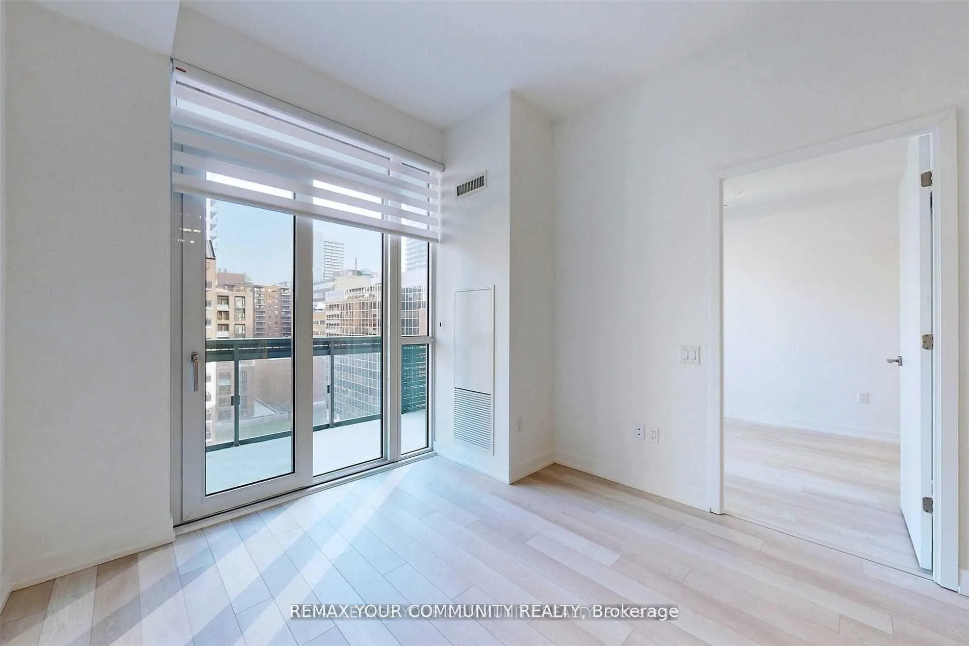 Photo 2 of Unit 502, 39 Roehampton Avenue, Toronto, Mount Pleasant West — HOMEH