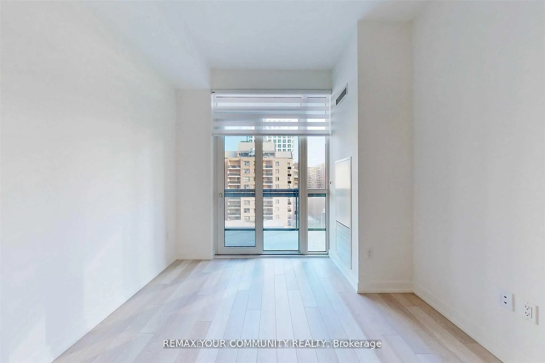 Photo 3 of Unit 502, 39 Roehampton Avenue, Toronto, Mount Pleasant West — HOMEH