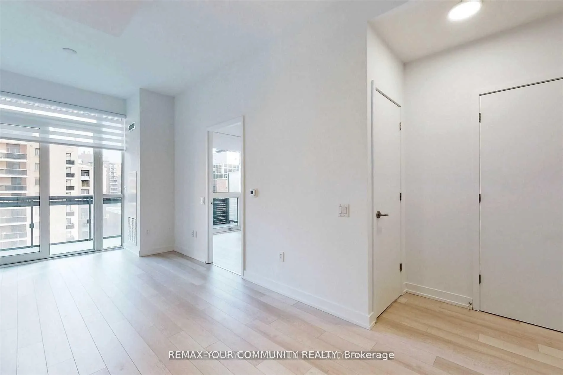 Photo 4 of Unit 502, 39 Roehampton Avenue, Toronto, Mount Pleasant West — HOMEH