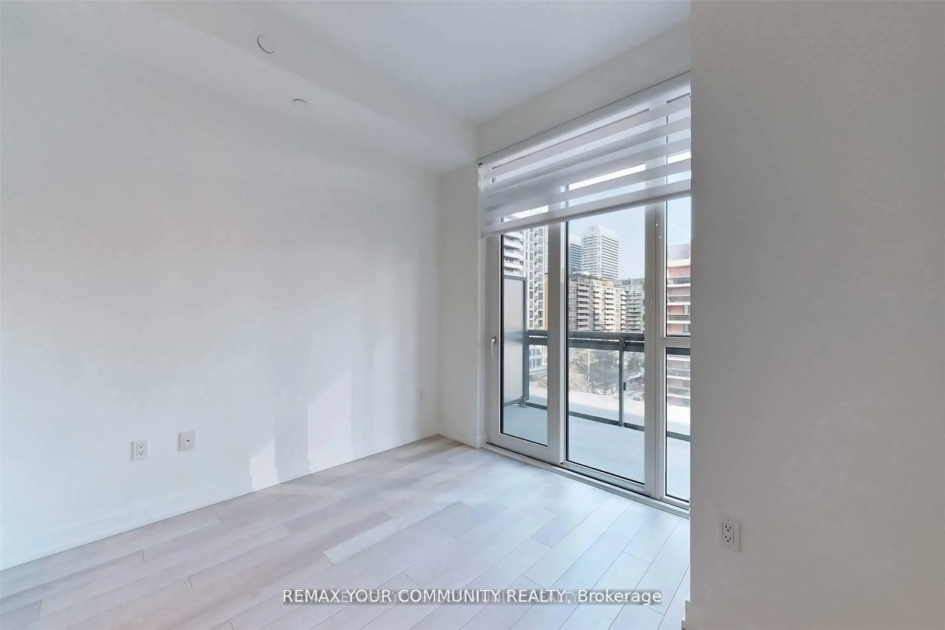Photo 5 of Unit 502, 39 Roehampton Avenue, Toronto, Mount Pleasant West — HOMEH