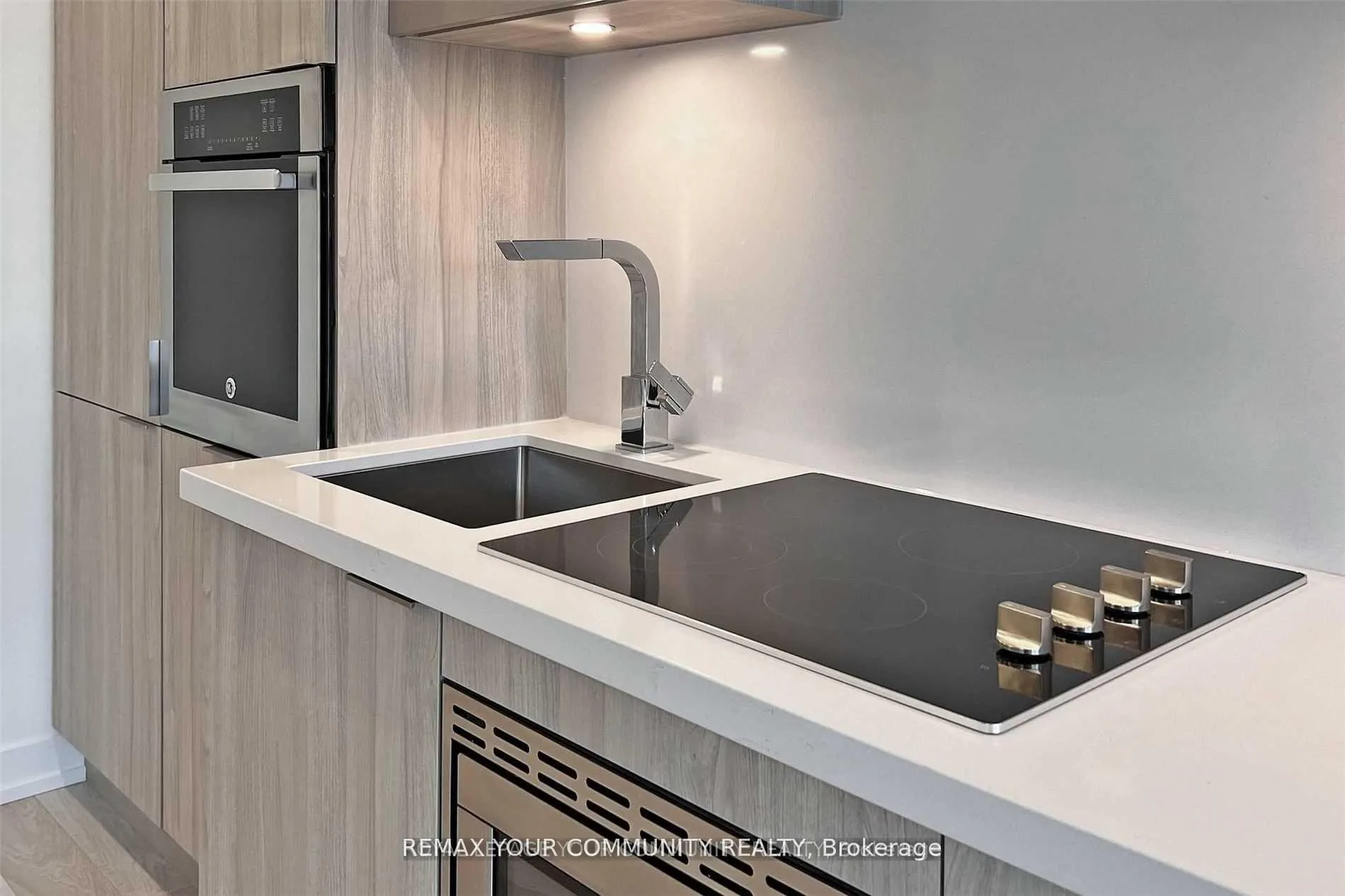 Photo 8 of Unit 502, 39 Roehampton Avenue, Toronto, Mount Pleasant West — HOMEH