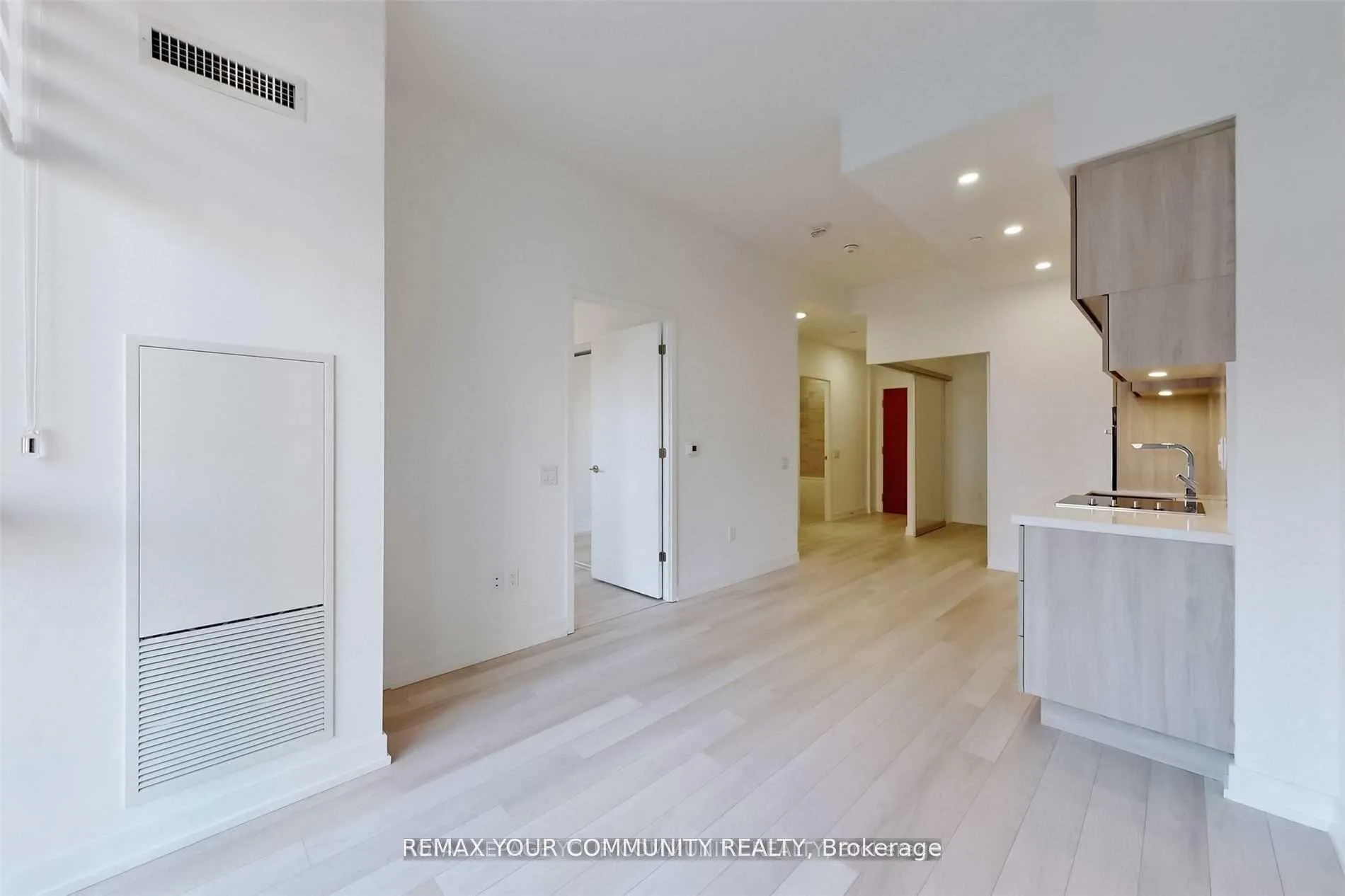 Photo 12 of Unit 502, 39 Roehampton Avenue, Toronto, Mount Pleasant West — HOMEH