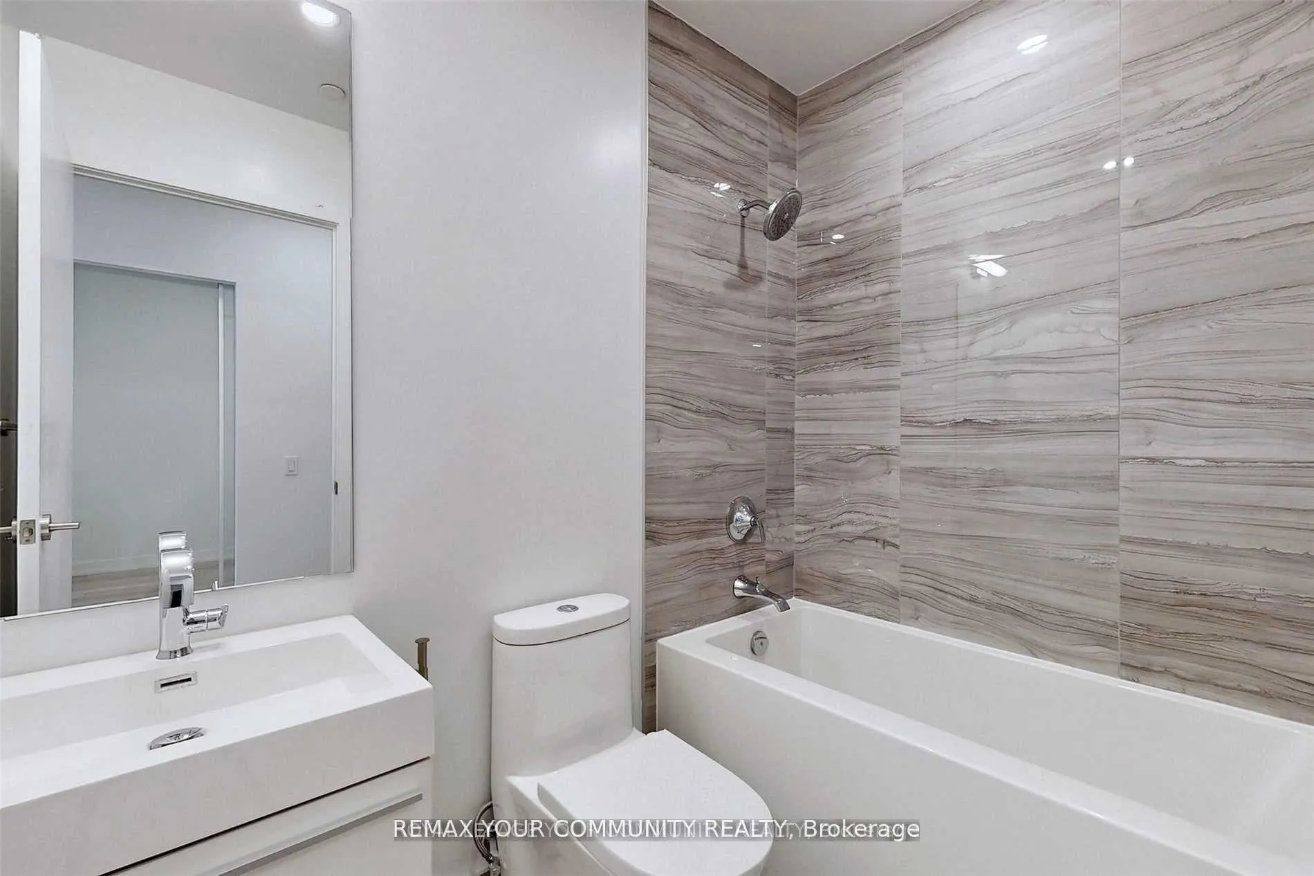 Photo 26 of Unit 502, 39 Roehampton Avenue, Toronto, Mount Pleasant West — HOMEH