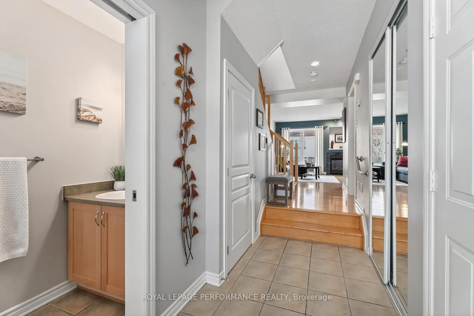 Photo 4 of 229 Saddlesmith Circle, Ottawa, Kanata - Emerald Meadows/Trailwest — HOMEH