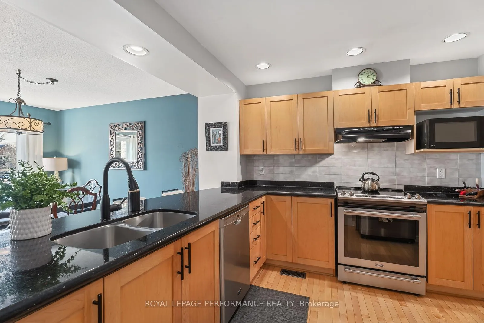 Photo 13 of 229 Saddlesmith Circle, Ottawa, Kanata - Emerald Meadows/Trailwest — HOMEH