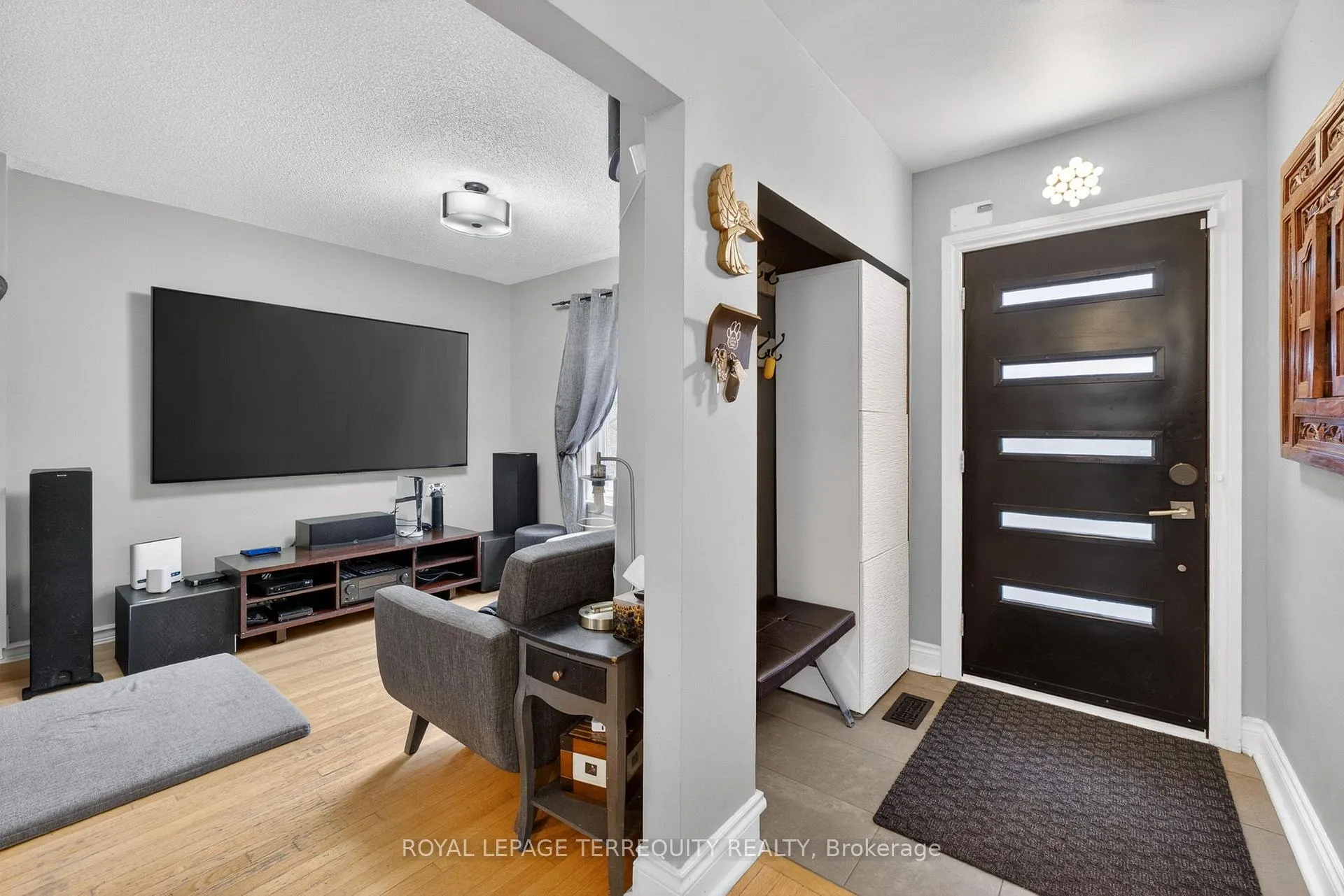 Photo 4 of 47 Berl Avenue, Etobicoke, Stonegate-Queensway — HOMEH