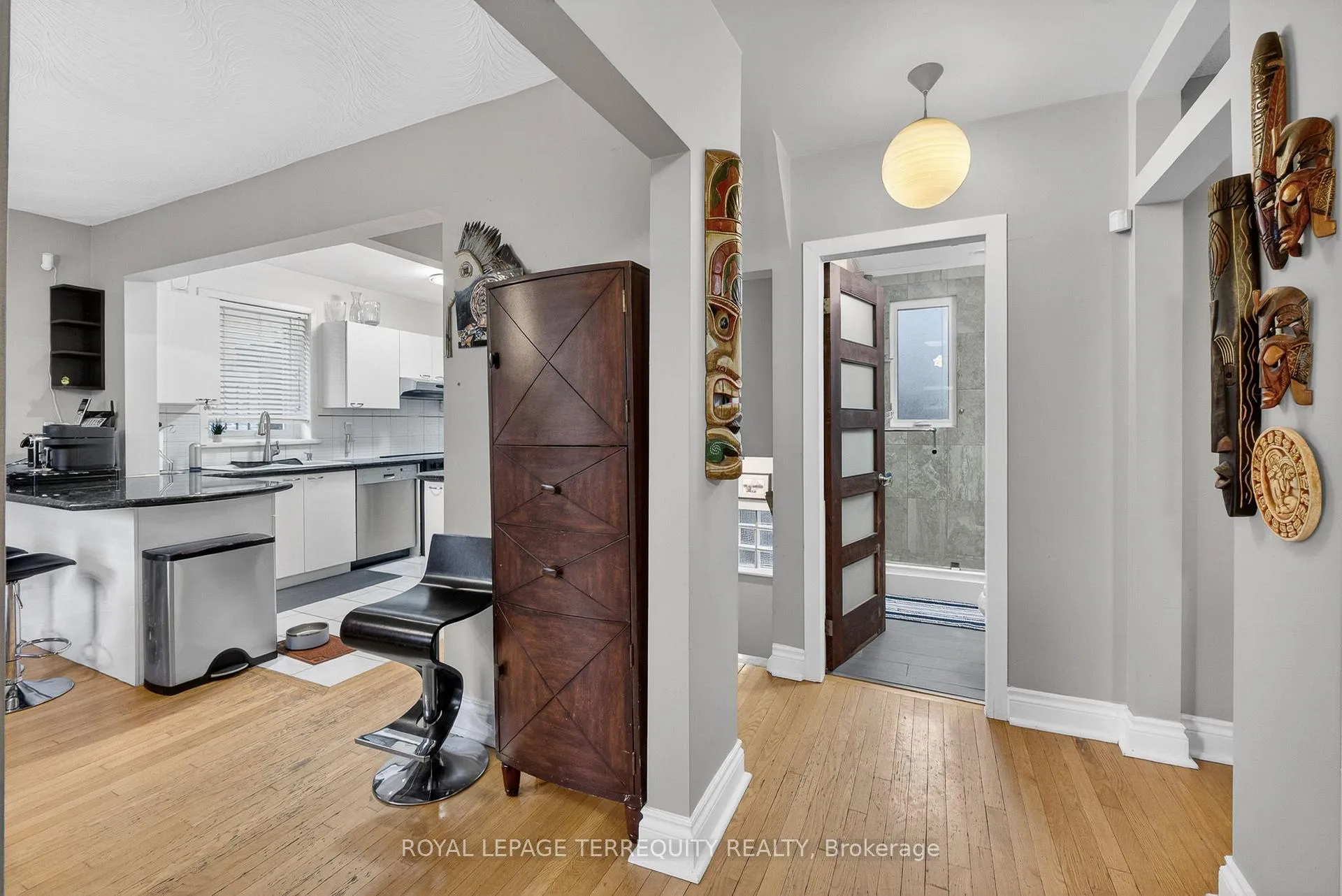 Photo 5 of 47 Berl Avenue, Etobicoke, Stonegate-Queensway — HOMEH