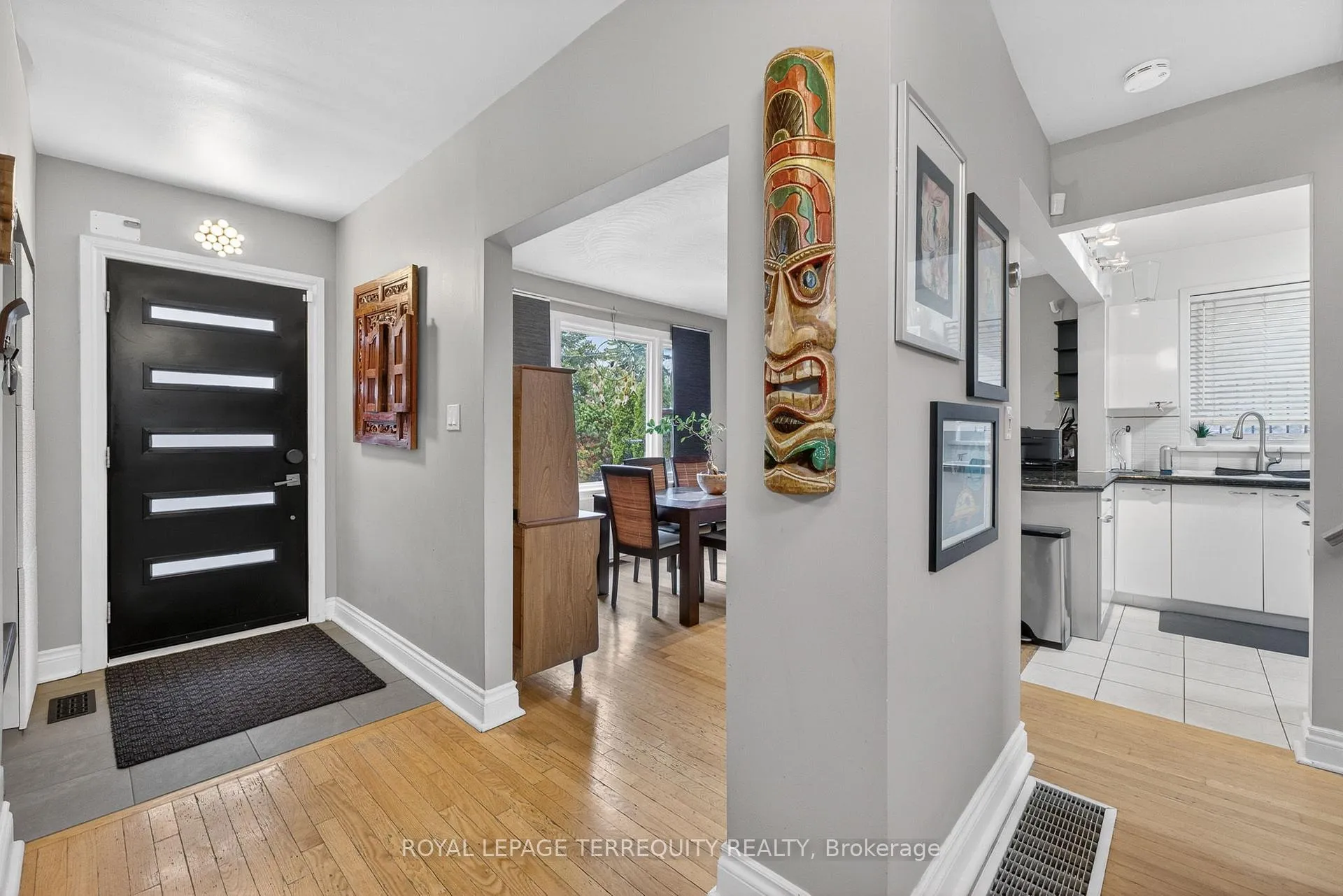 Photo 11 of 47 Berl Avenue, Etobicoke, Stonegate-Queensway — HOMEH