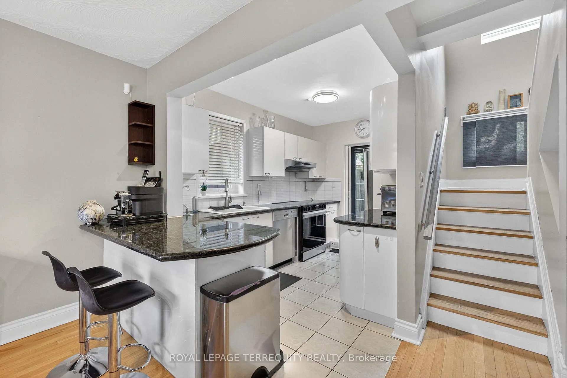 Photo 16 of 47 Berl Avenue, Etobicoke, Stonegate-Queensway — HOMEH