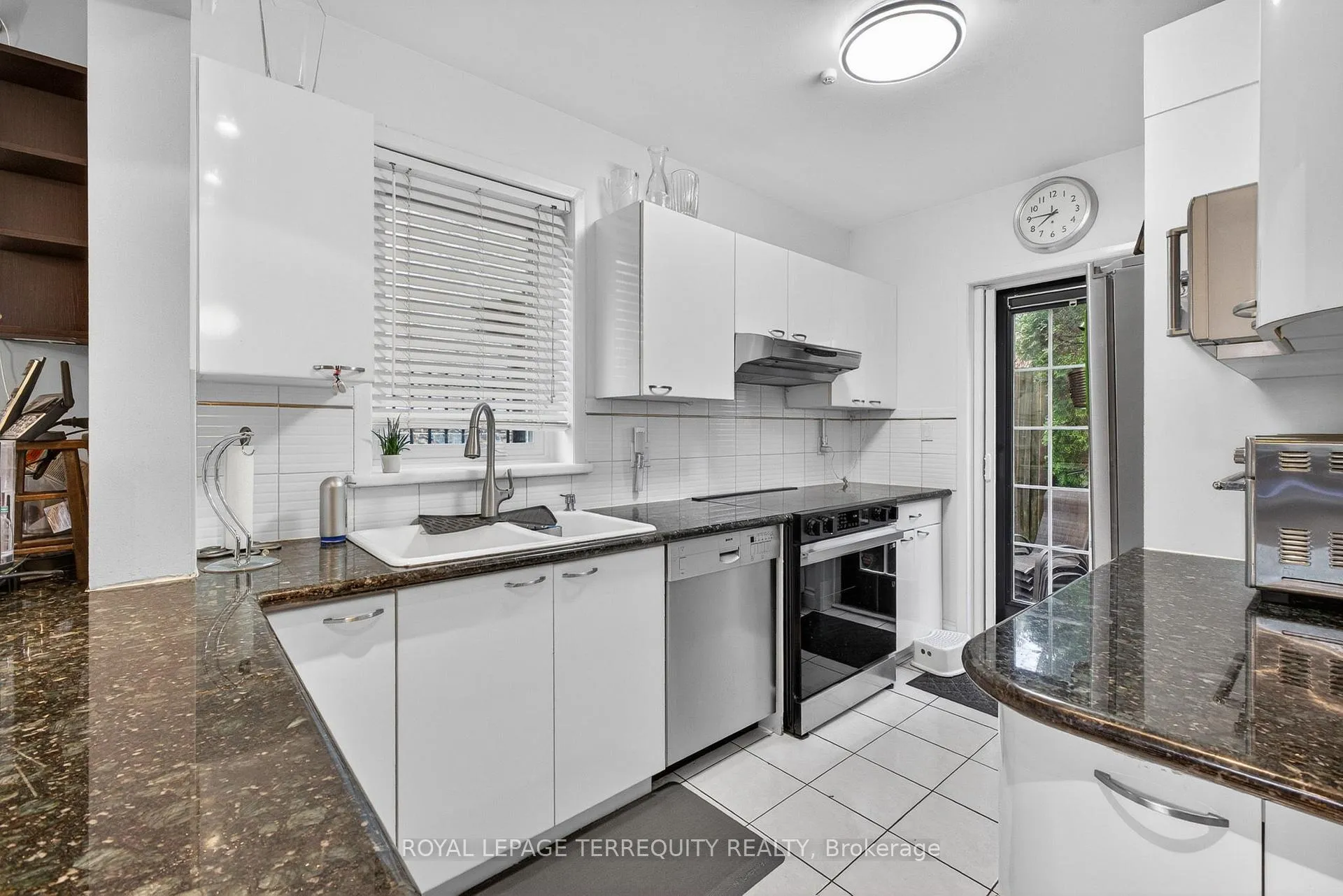 Photo 17 of 47 Berl Avenue, Etobicoke, Stonegate-Queensway — HOMEH