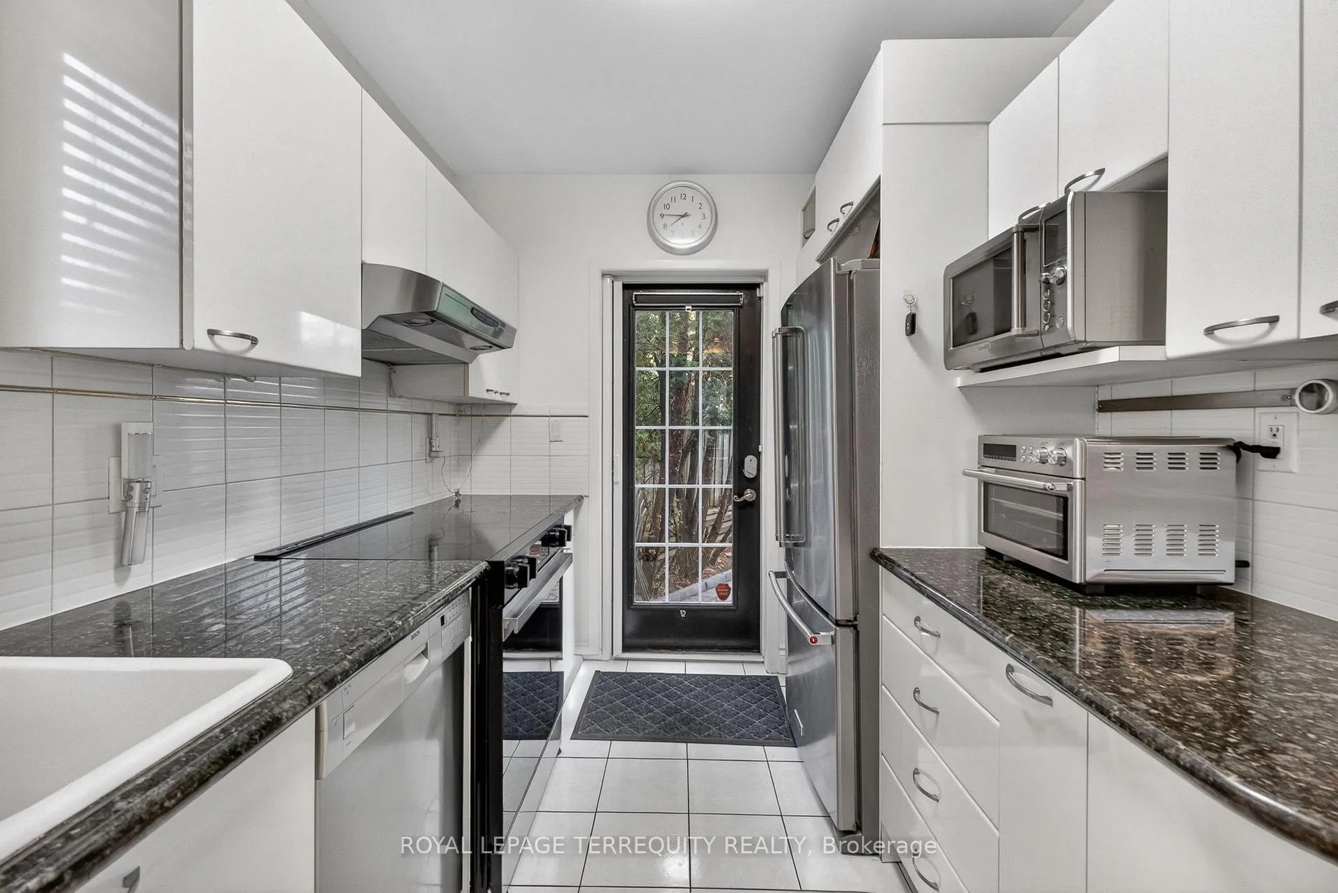 Photo 18 of 47 Berl Avenue, Etobicoke, Stonegate-Queensway — HOMEH