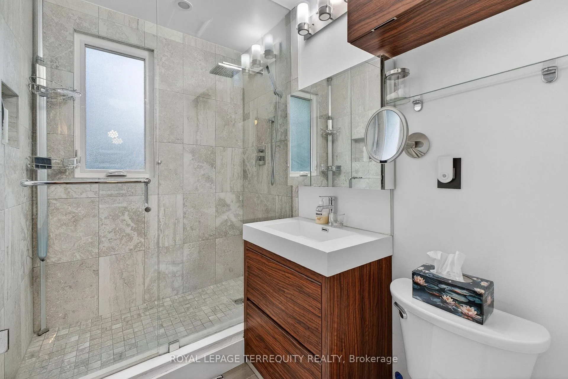 Photo 21 of 47 Berl Avenue, Etobicoke, Stonegate-Queensway — HOMEH