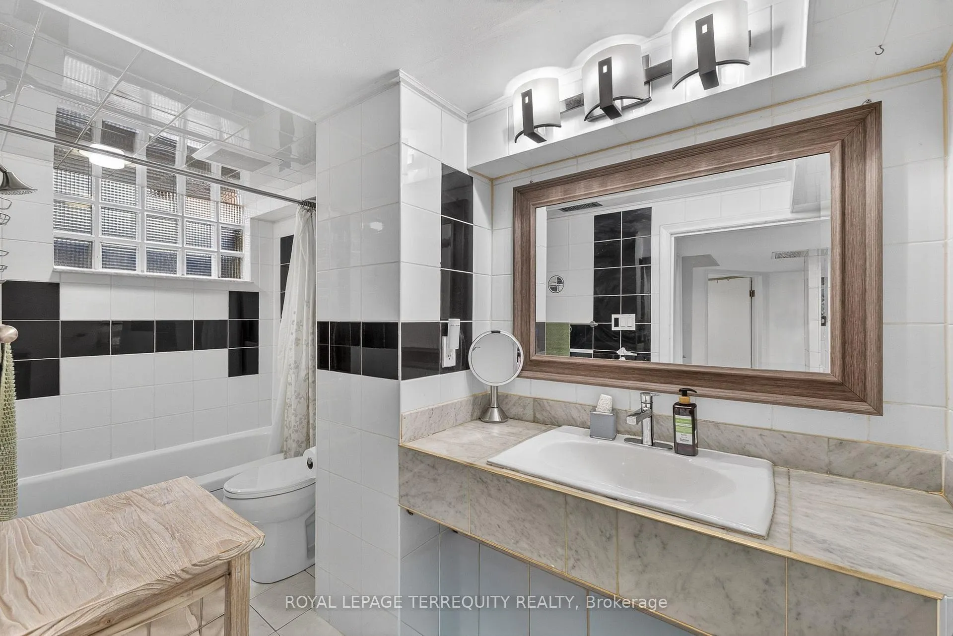 Photo 29 of 47 Berl Avenue, Etobicoke, Stonegate-Queensway — HOMEH