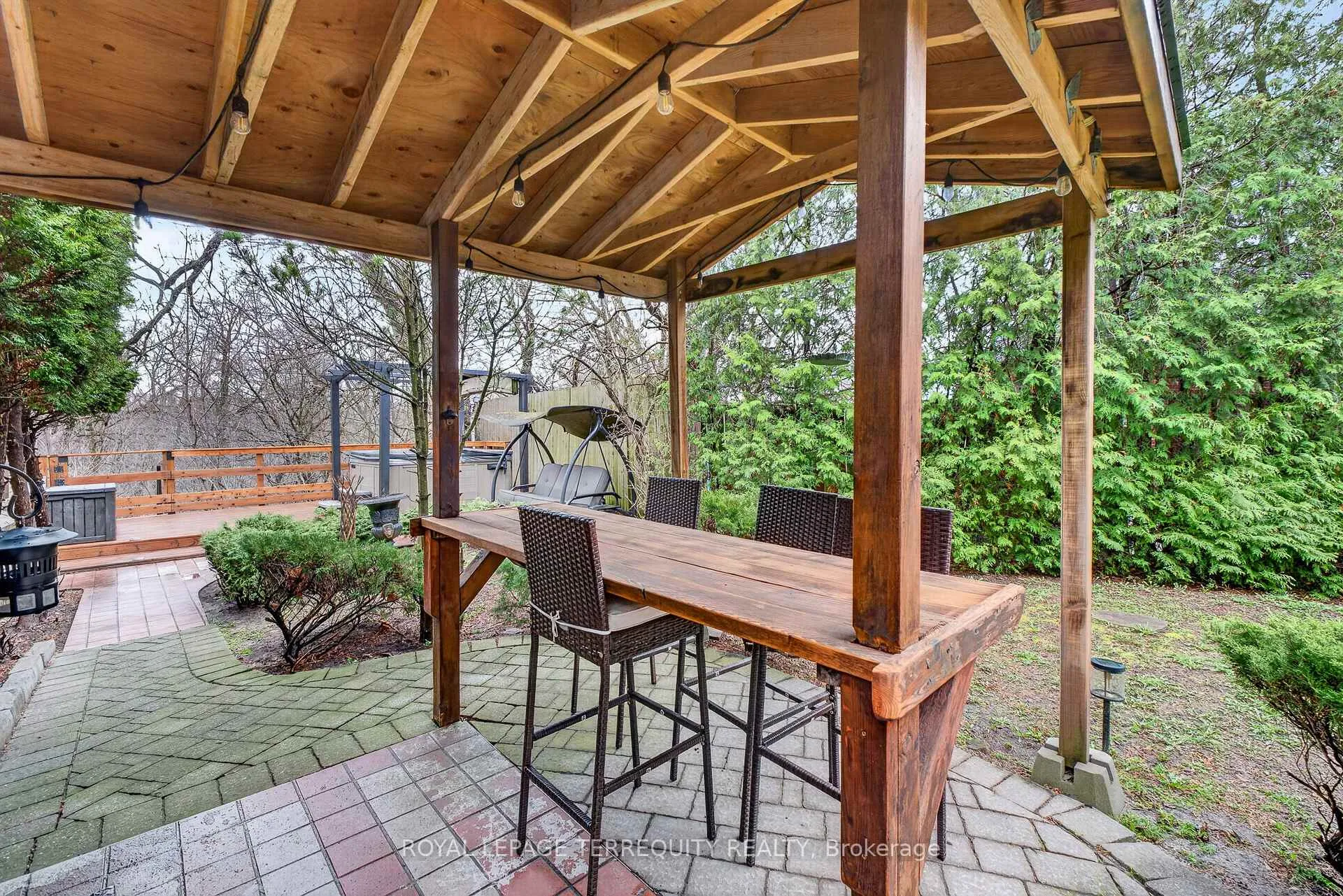 Photo 32 of 47 Berl Avenue, Etobicoke, Stonegate-Queensway — HOMEH