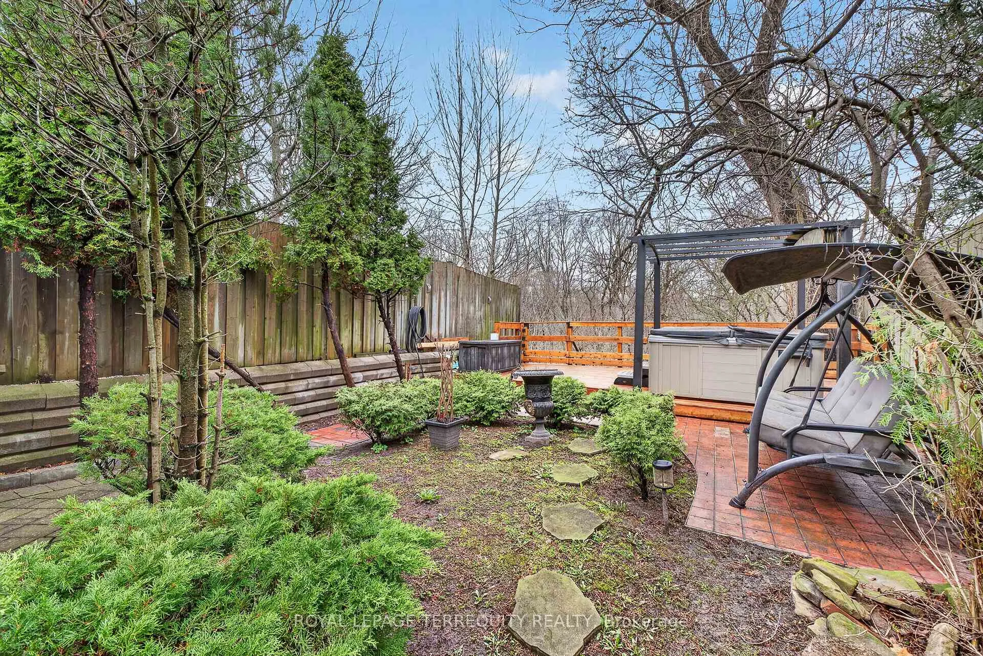 Photo 34 of 47 Berl Avenue, Etobicoke, Stonegate-Queensway — HOMEH