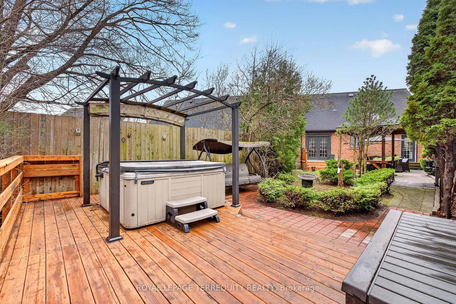 Photo 35 of 47 Berl Avenue, Etobicoke, Stonegate-Queensway — HOMEH