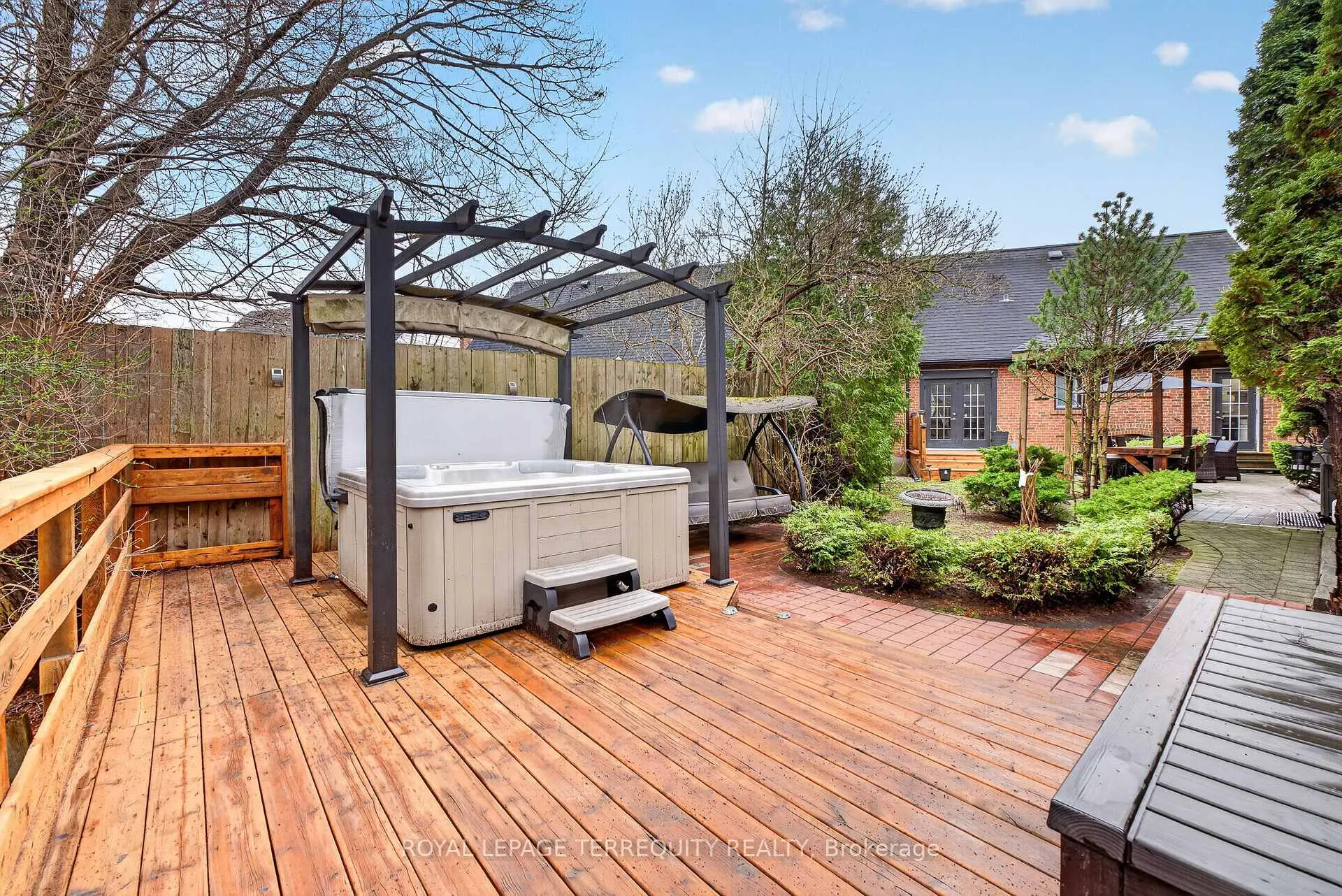 Photo 38 of 47 Berl Avenue, Etobicoke, Stonegate-Queensway — HOMEH