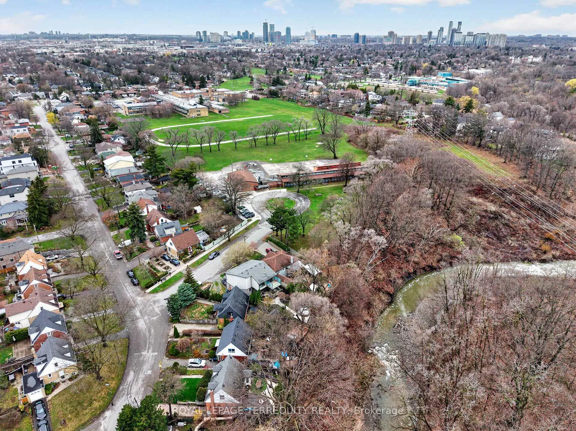 Photo 45 of 47 Berl Avenue, Etobicoke, Stonegate-Queensway — HOMEH