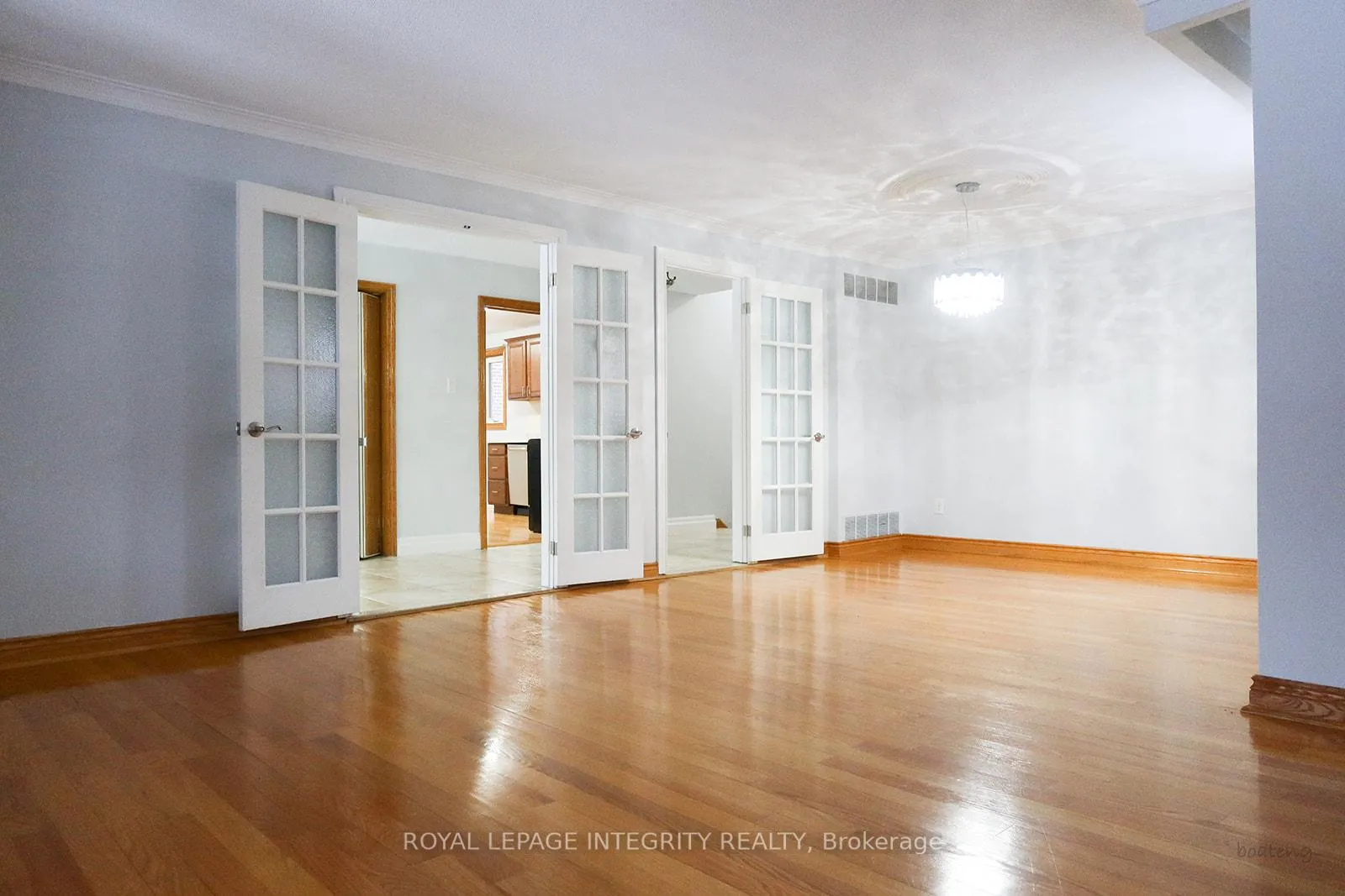 Photo 3 of Unit #1 (upper), 56 Francis Street, Vaughan, East Woodbridge — HOMEH