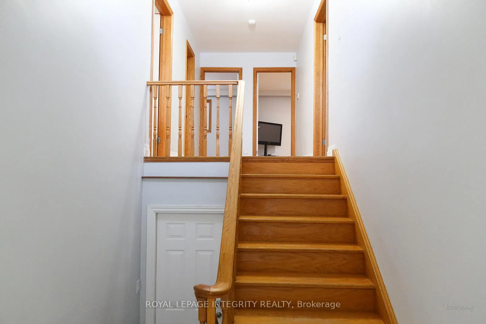 Photo 5 of Unit #1 (upper), 56 Francis Street, Vaughan, East Woodbridge — HOMEH