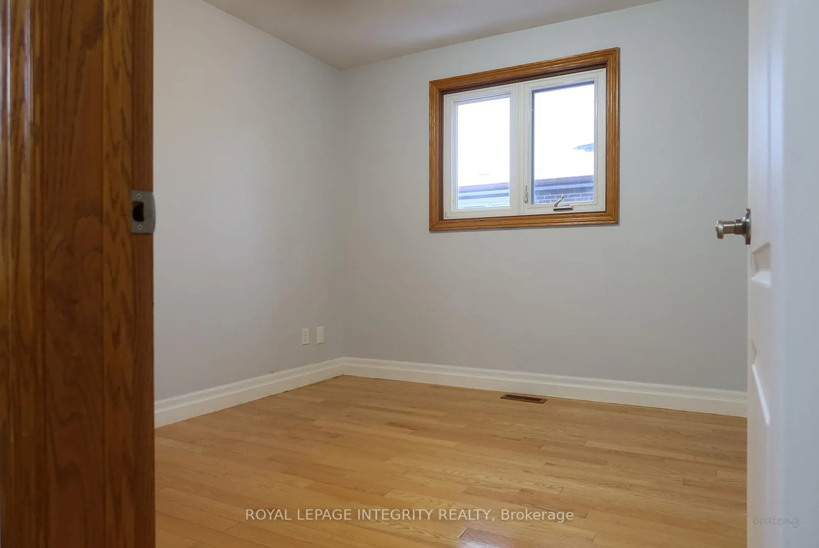 Photo 6 of Unit #1 (upper), 56 Francis Street, Vaughan, East Woodbridge — HOMEH