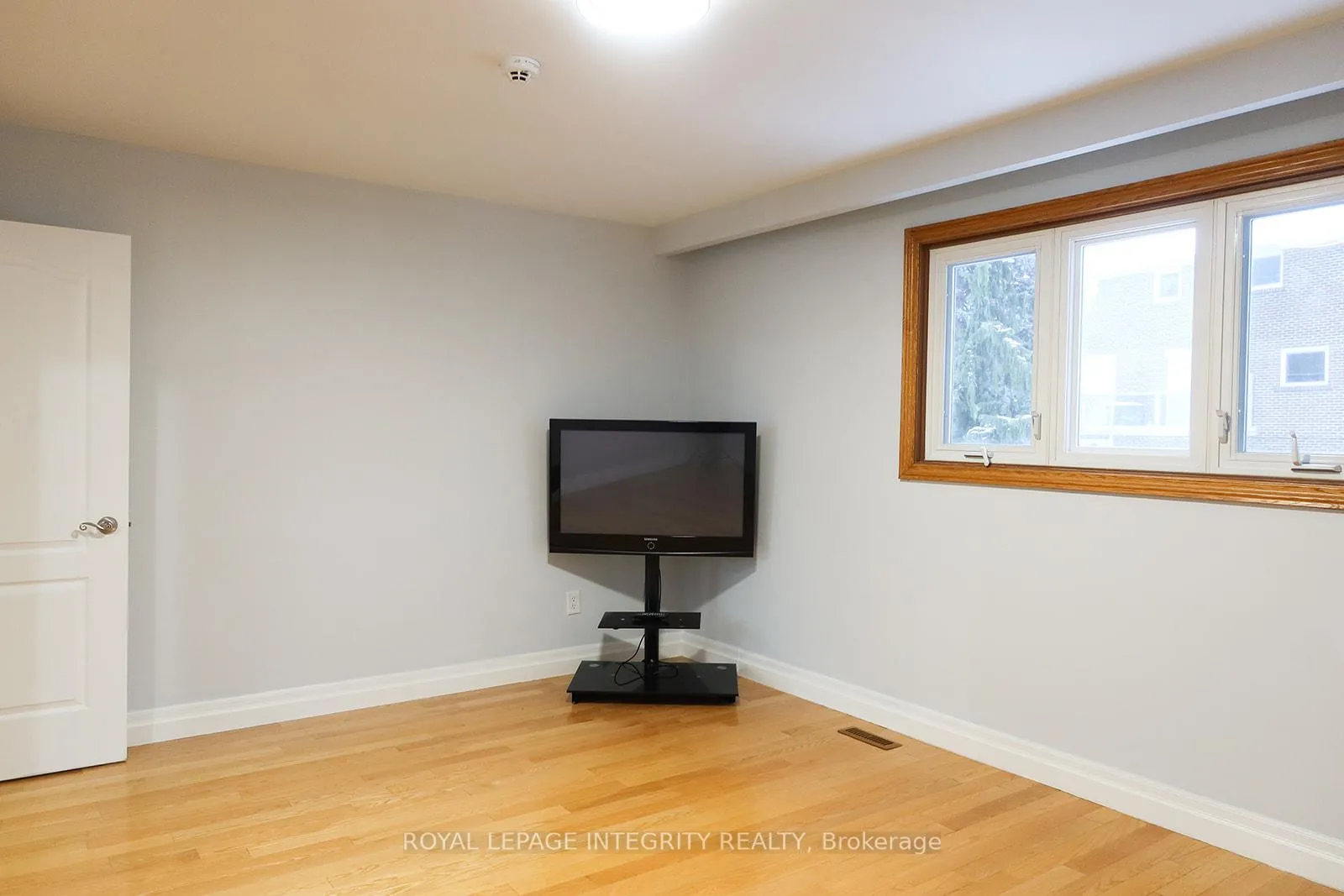 Photo 8 of Unit #1 (upper), 56 Francis Street, Vaughan, East Woodbridge — HOMEH