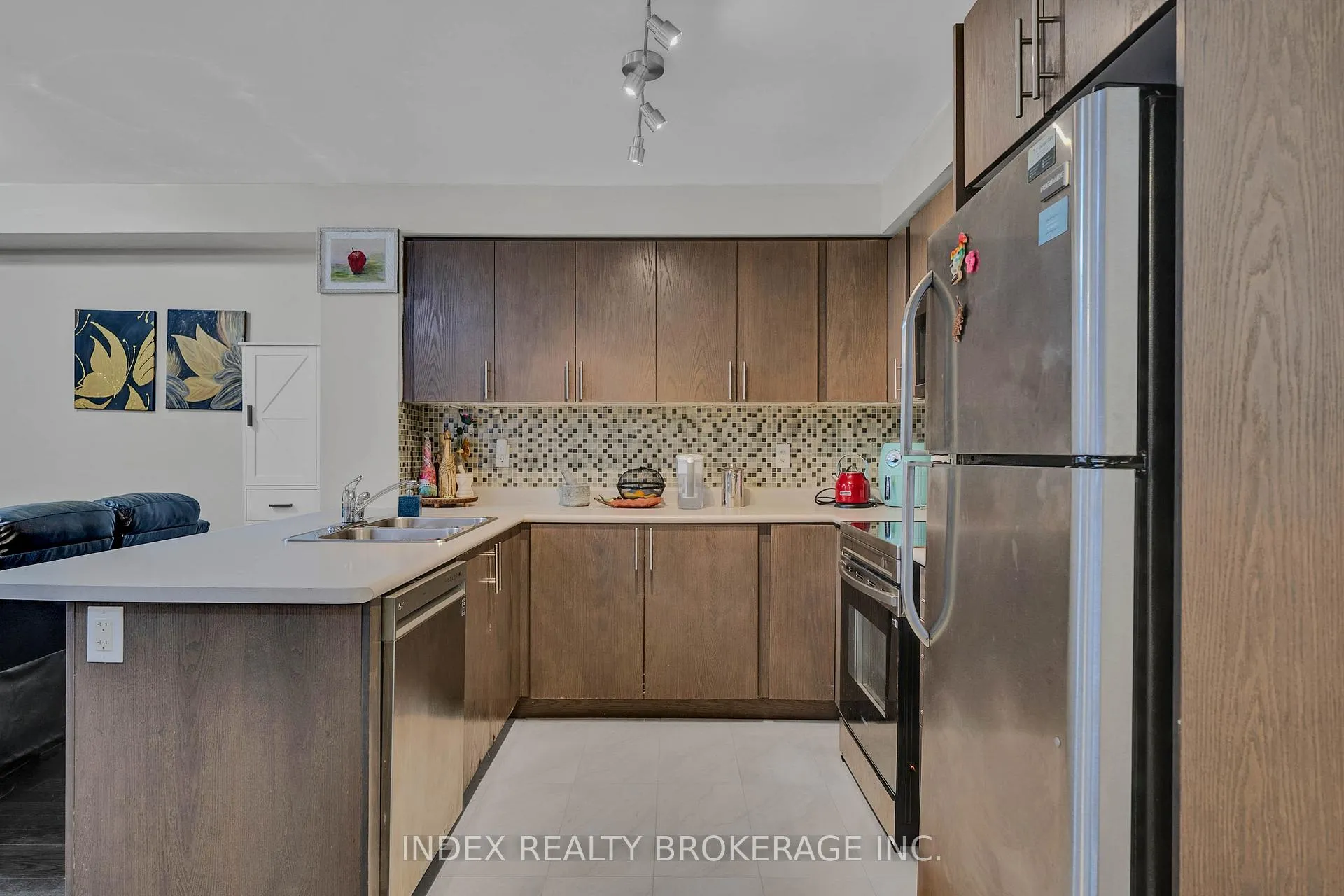 Photo 15 of 806 Mccue Drive, Oshawa, Taunton — HOMEH