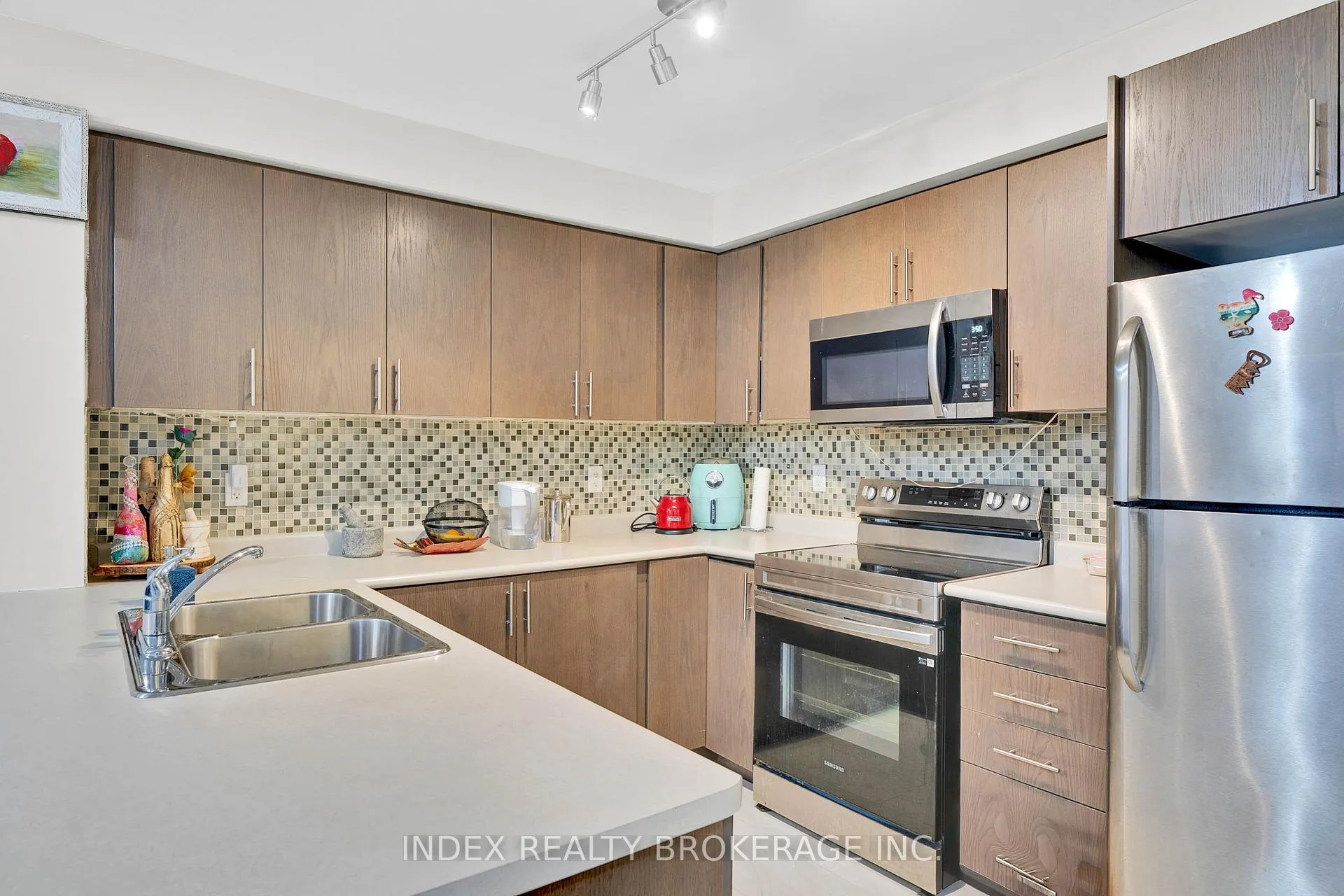 Photo 16 of 806 Mccue Drive, Oshawa, Taunton — HOMEH