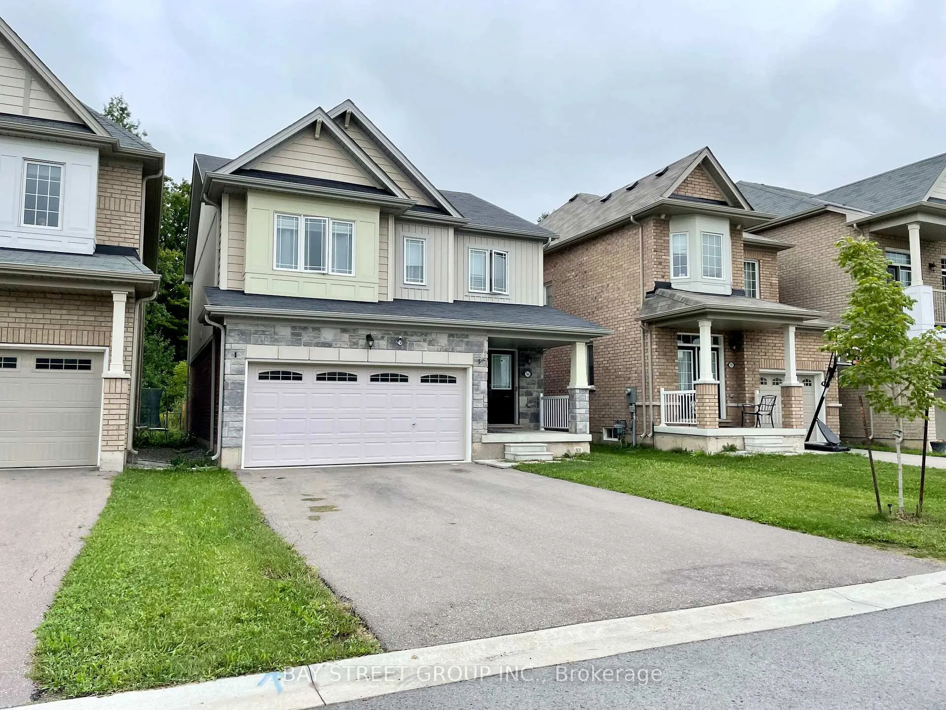 Photo 2 of 7945 Hackberry Trail, Niagara Falls, Brown — HOMEH