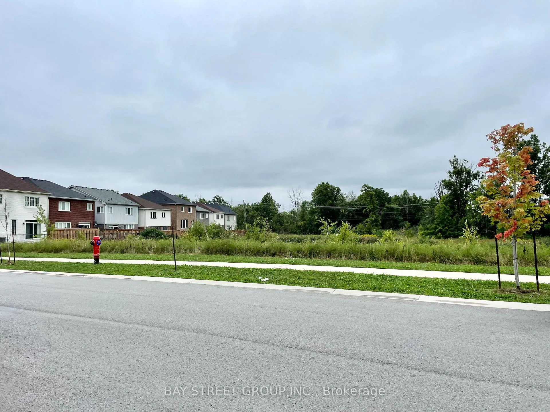 Photo 3 of 7945 Hackberry Trail, Niagara Falls, Brown — HOMEH