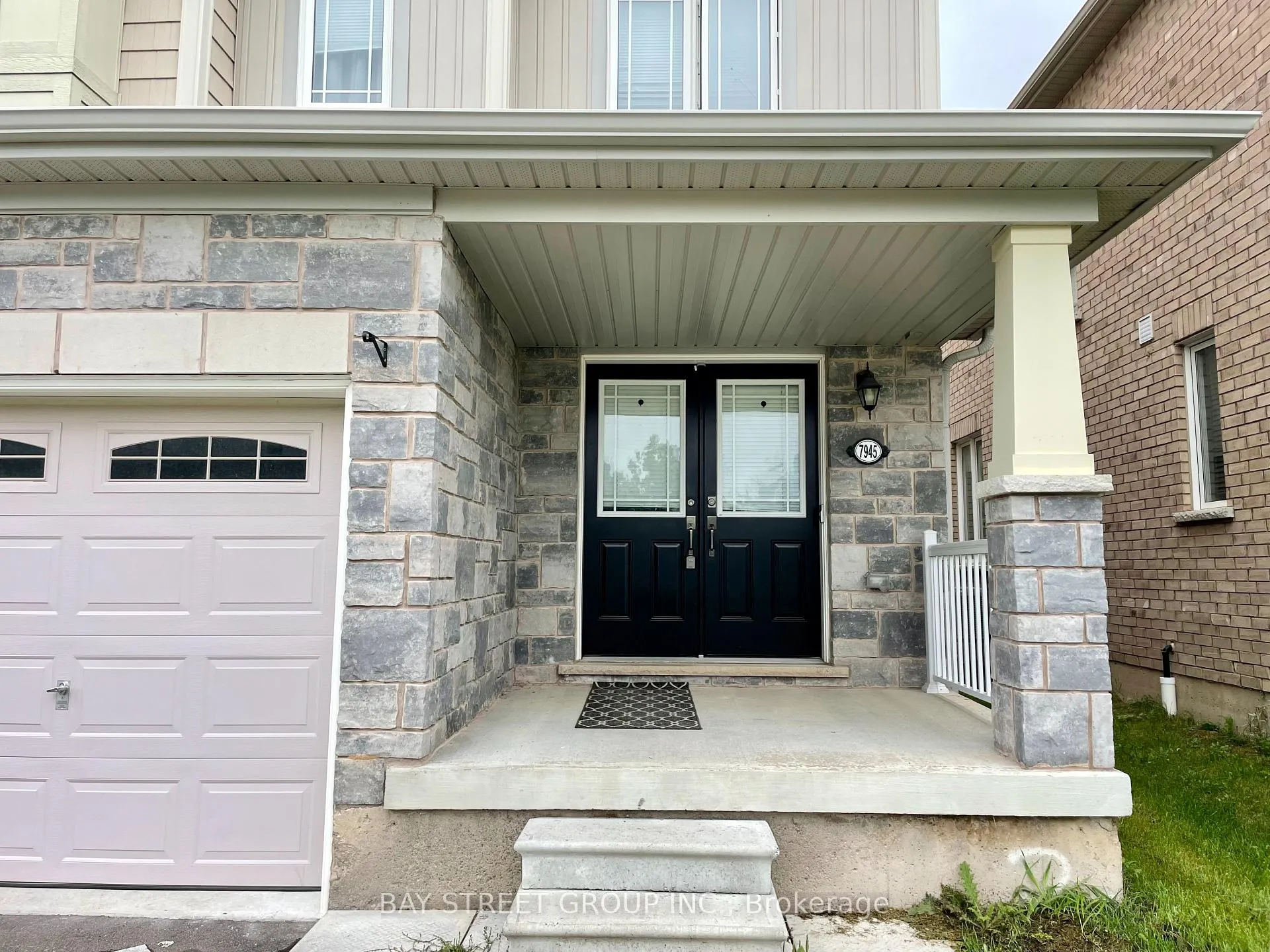 Photo 4 of 7945 Hackberry Trail, Niagara Falls, Brown — HOMEH