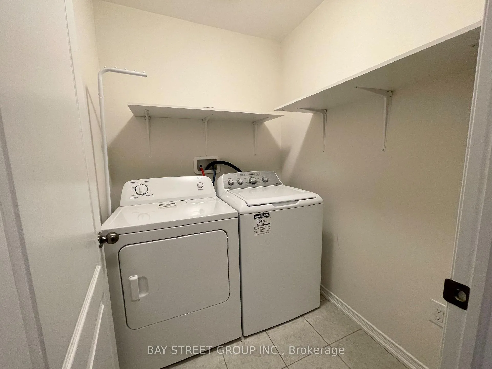 Photo 12 of 7945 Hackberry Trail, Niagara Falls, Brown — HOMEH