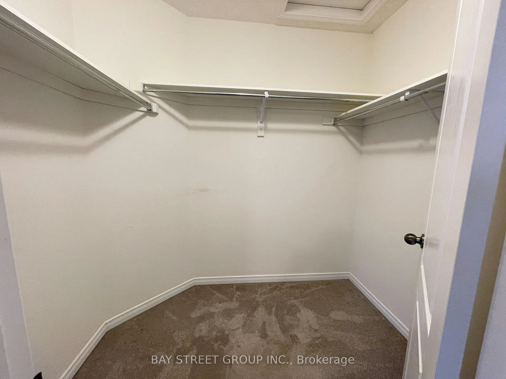 Photo 14 of 7945 Hackberry Trail, Niagara Falls, Brown — HOMEH