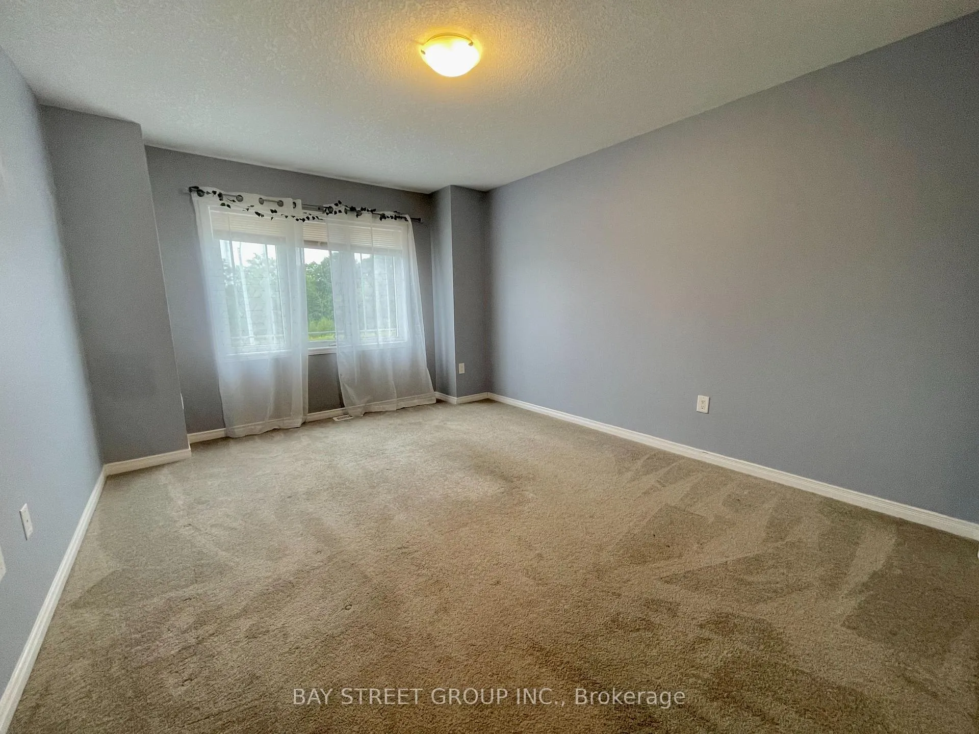 Photo 18 of 7945 Hackberry Trail, Niagara Falls, Brown — HOMEH