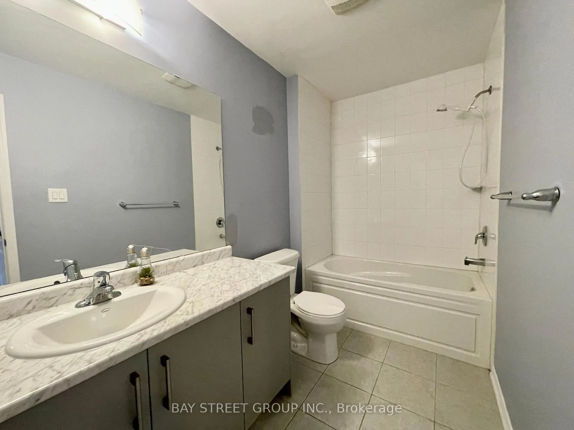 Photo 19 of 7945 Hackberry Trail, Niagara Falls, Brown — HOMEH