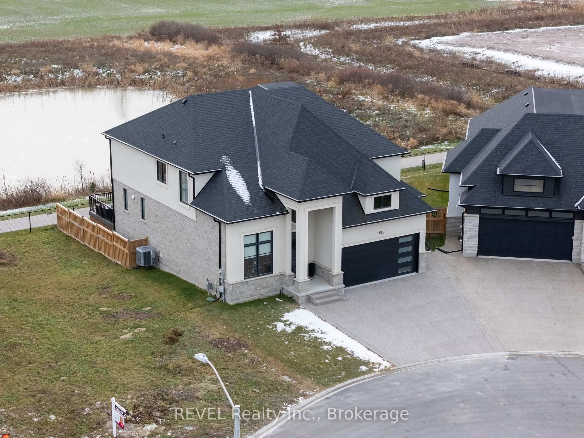 Photo 1 of 7515 Sherrilee Crescent, Niagara Falls, Brown — HOMEH
