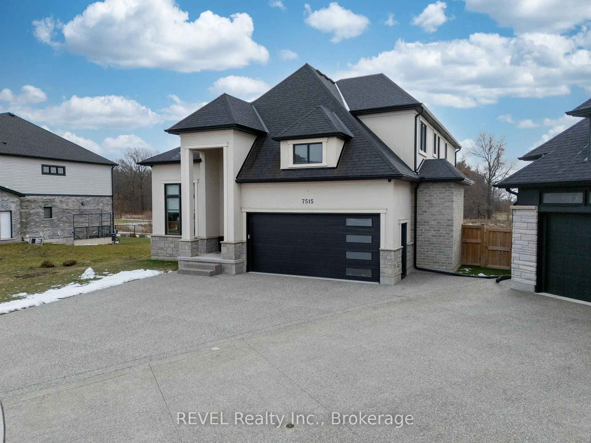 Photo 2 of 7515 Sherrilee Crescent, Niagara Falls, Brown — HOMEH