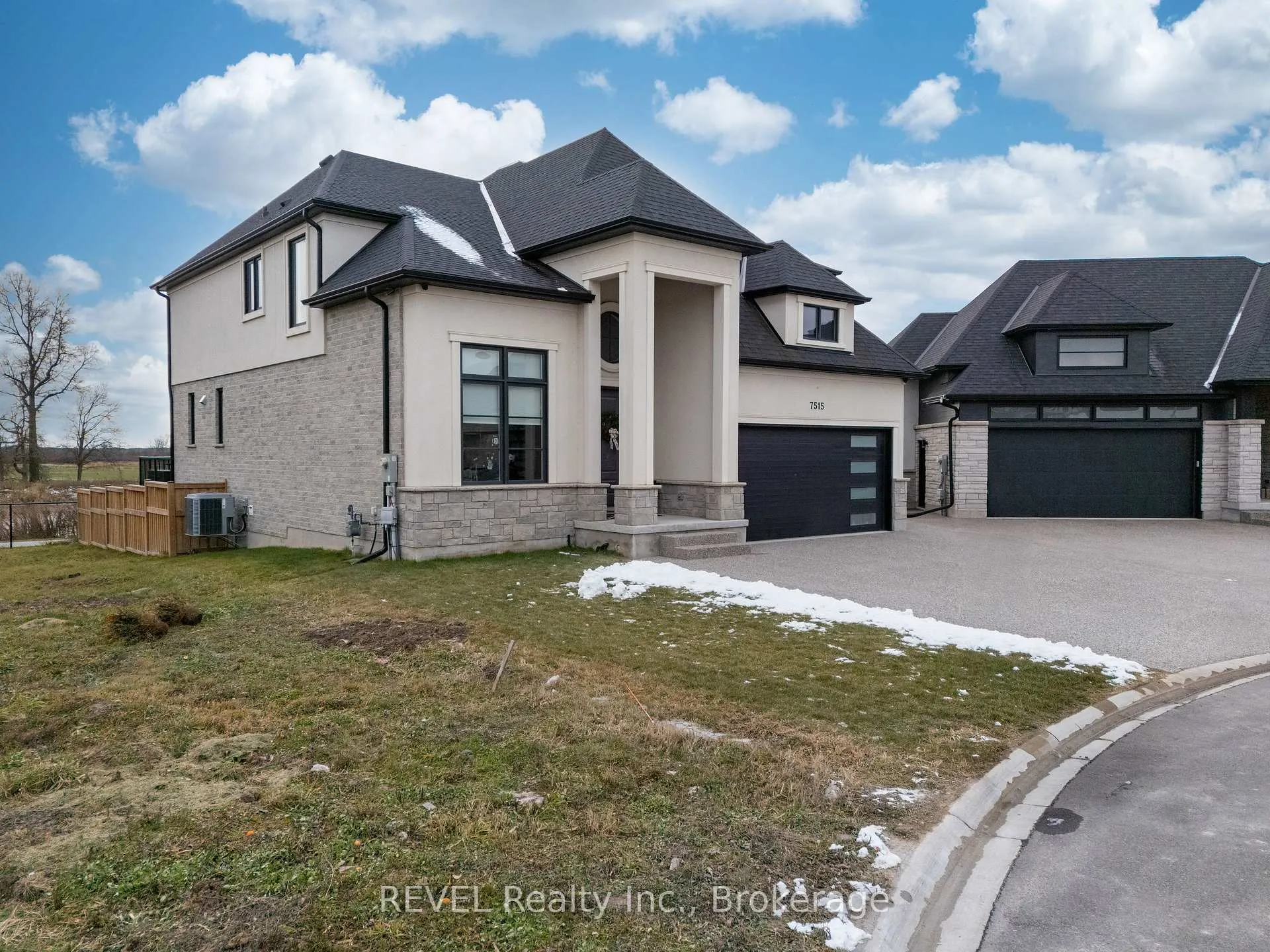 Photo 3 of 7515 Sherrilee Crescent, Niagara Falls, Brown — HOMEH