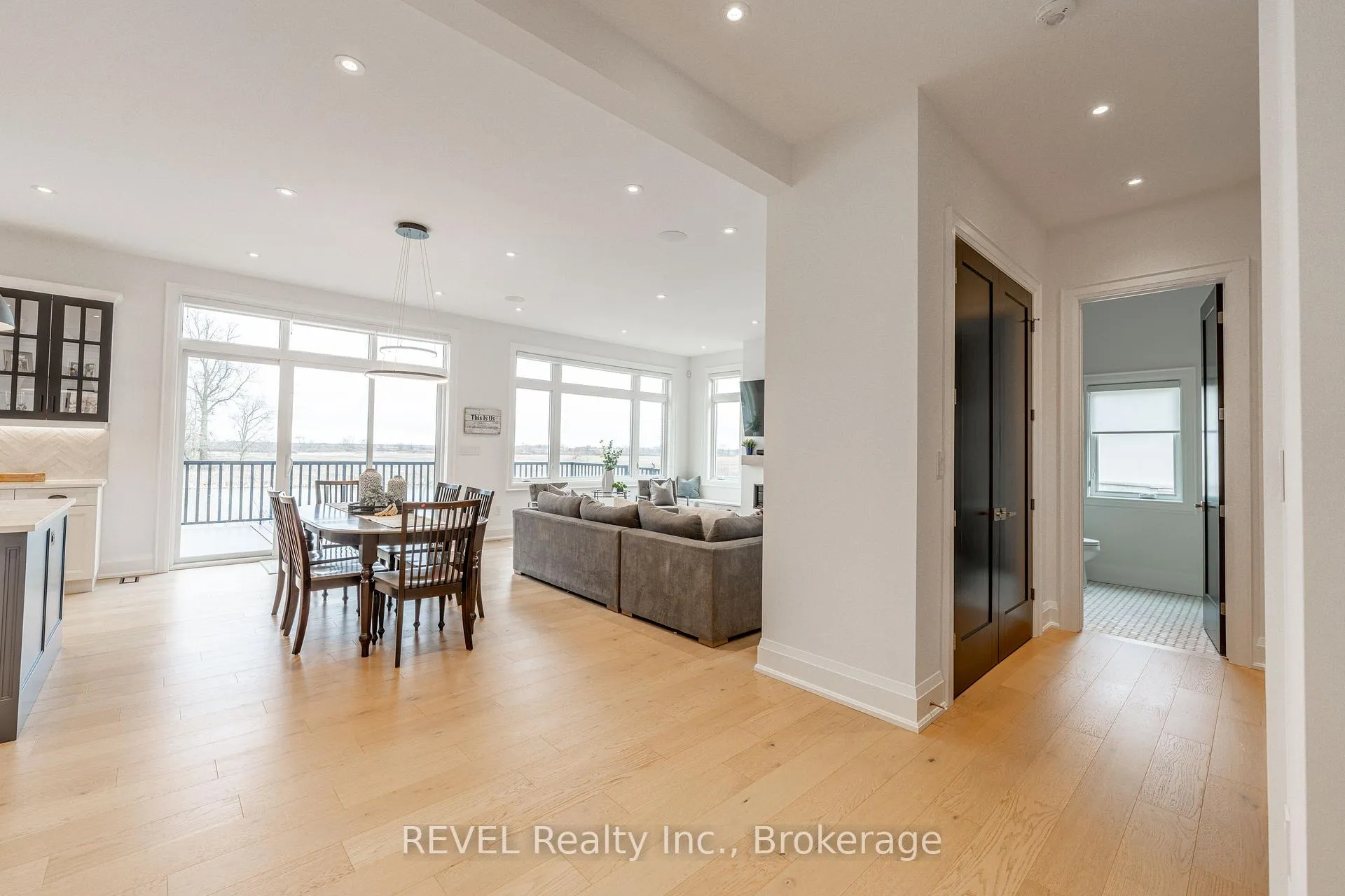 Photo 8 of 7515 Sherrilee Crescent, Niagara Falls, Brown — HOMEH