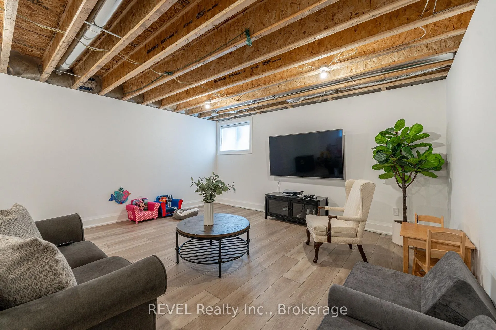 Photo 36 of 7515 Sherrilee Crescent, Niagara Falls, Brown — HOMEH