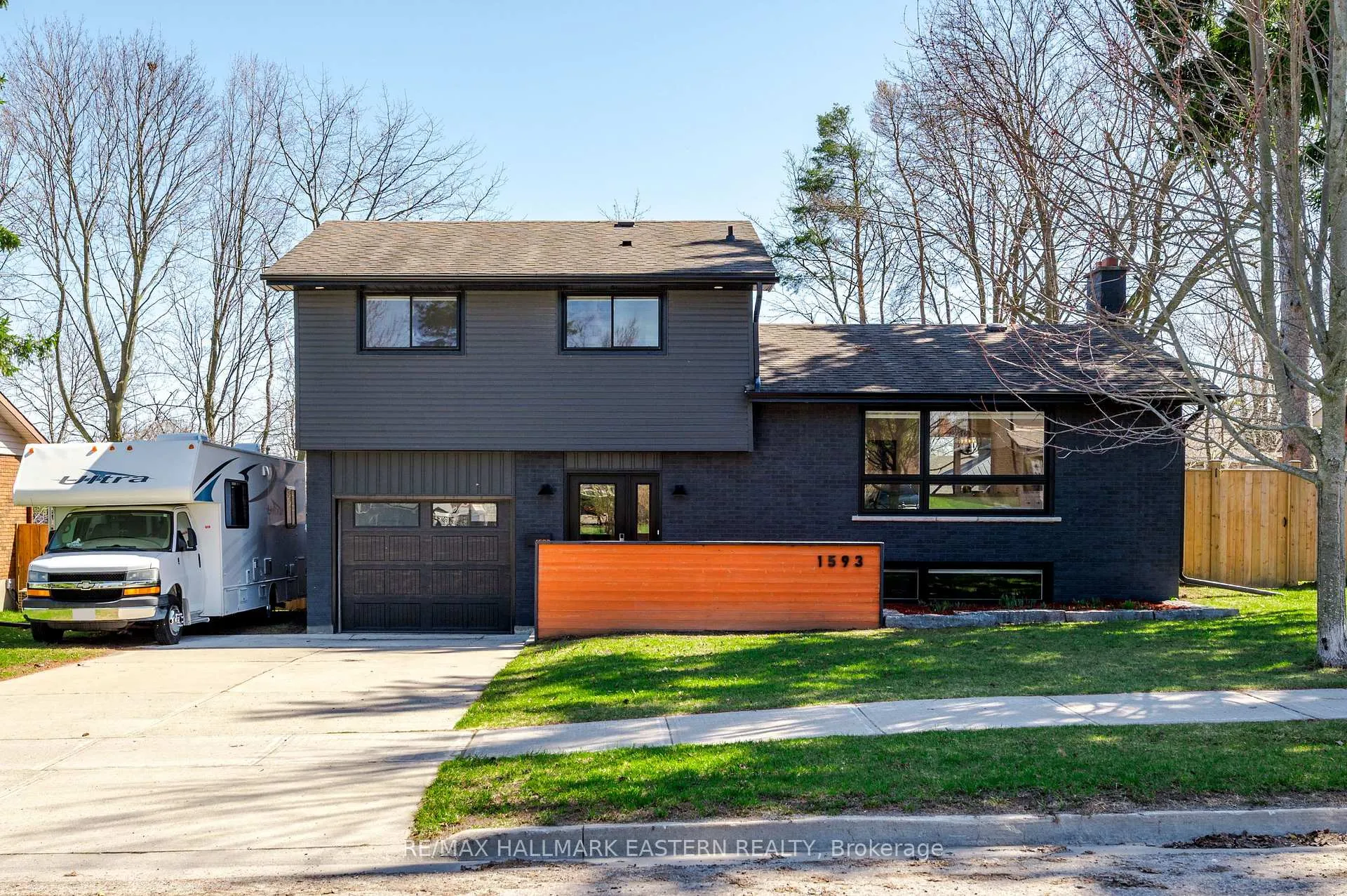 Photo 1 of 1593 Westbrook Drive, Peterborough, Monaghan Ward 2 — HOMEH