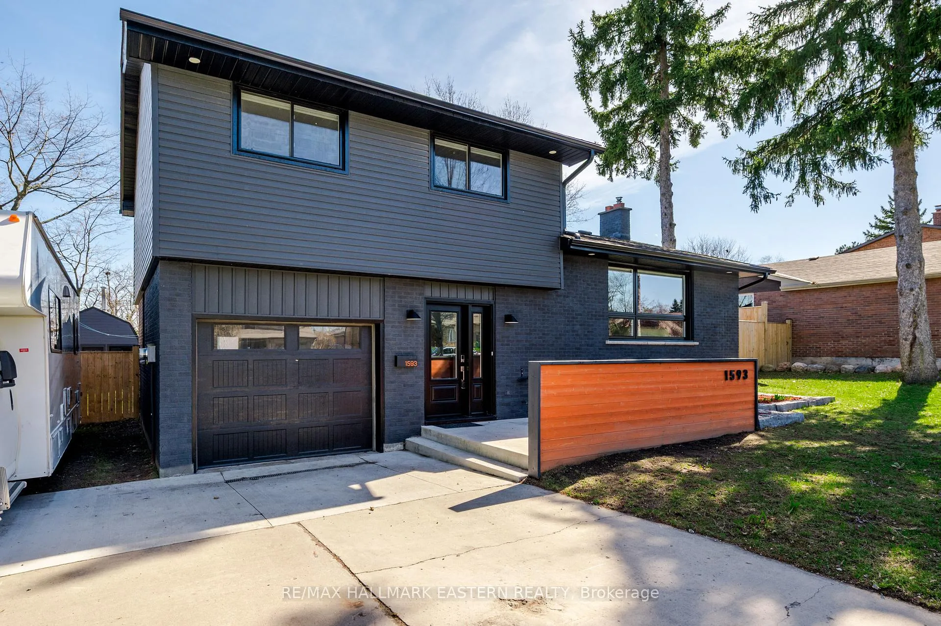 Photo 2 of 1593 Westbrook Drive, Peterborough, Monaghan Ward 2 — HOMEH
