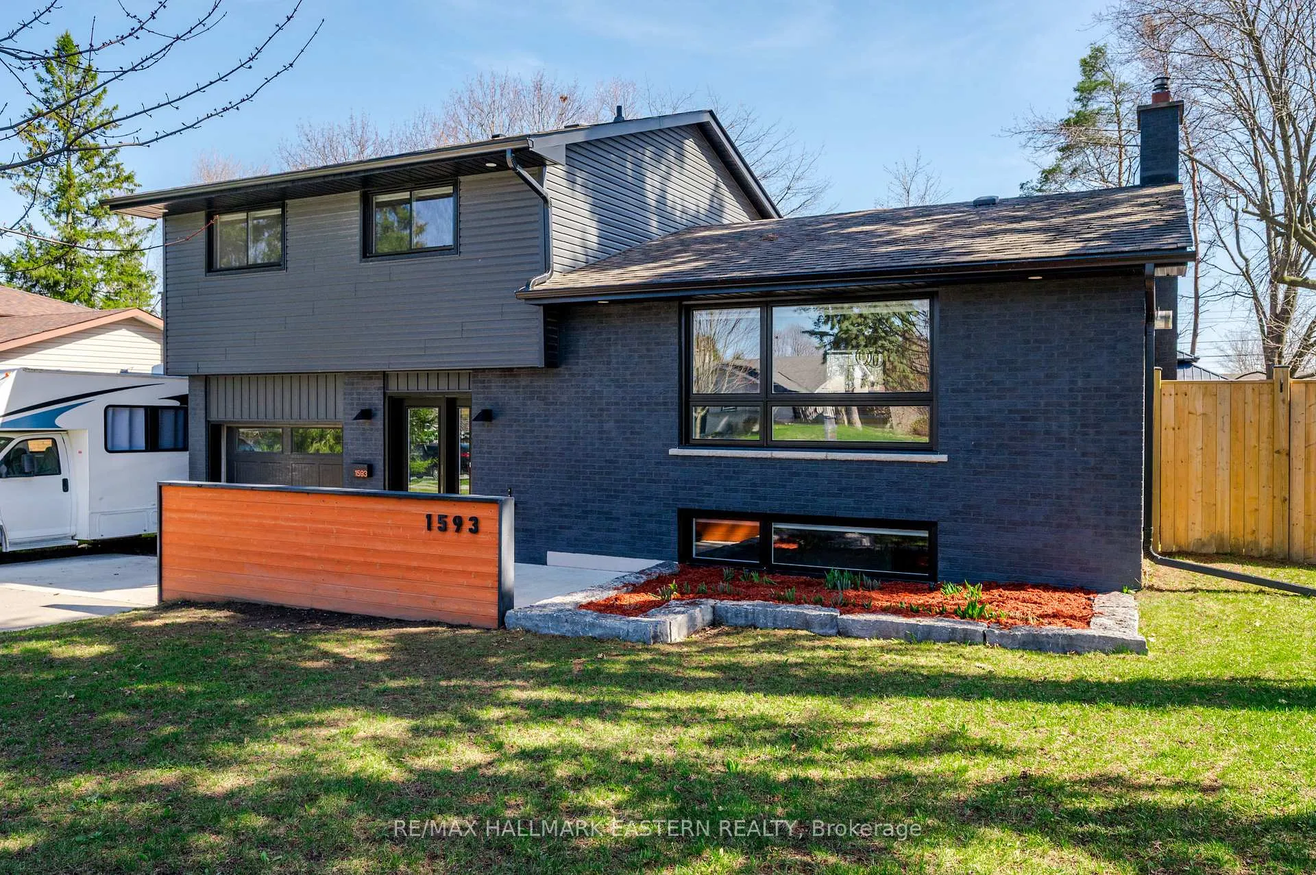 Photo 3 of 1593 Westbrook Drive, Peterborough, Monaghan Ward 2 — HOMEH