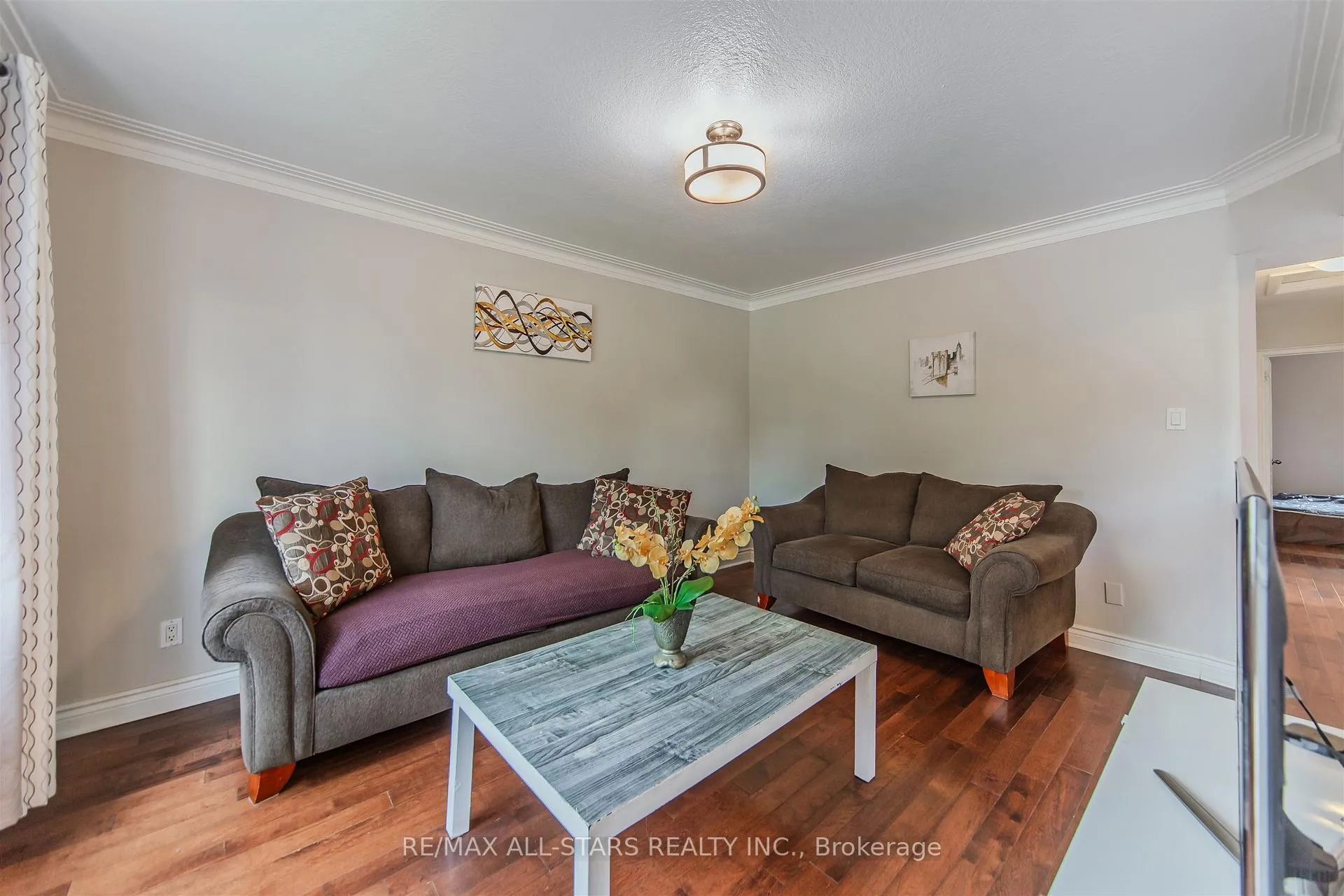 Photo 3 of 27 Martindale Road, Scarborough, Cliffcrest — HOMEH