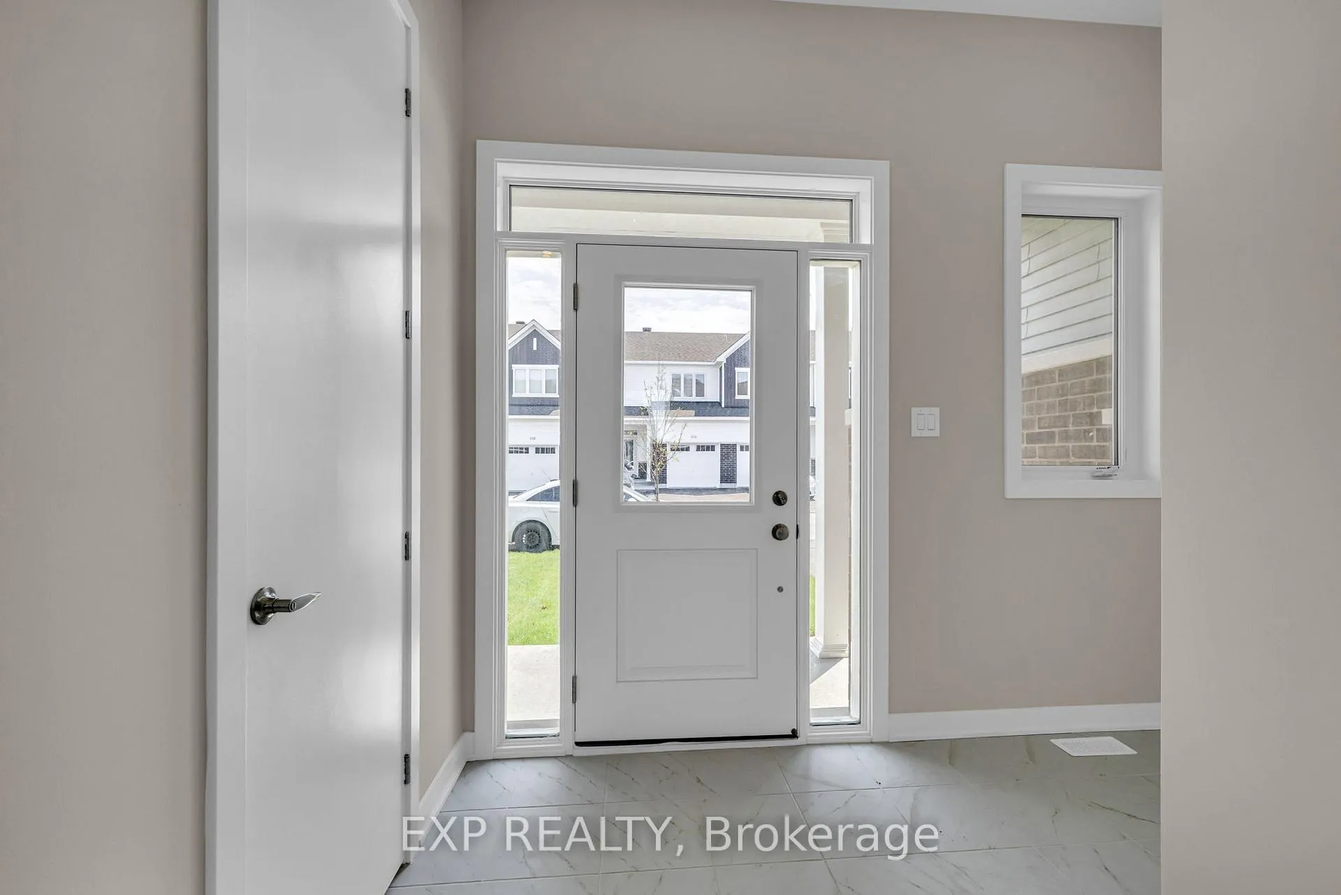 Photo 4 of 417 Epoch Street, Ottawa, Barrhaven - Half Moon Bay — HOMEH