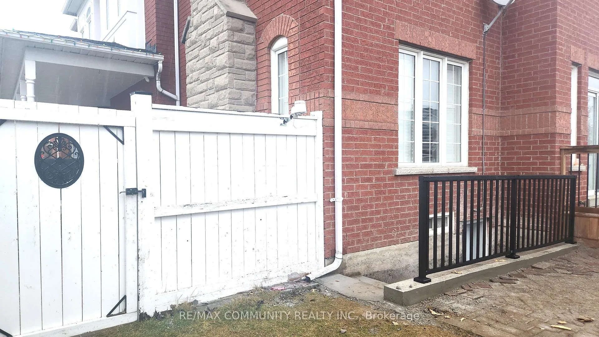 Photo 4 of Unit Lower, 1 Hesham Drive, Whitby, Brooklin — HOMEH