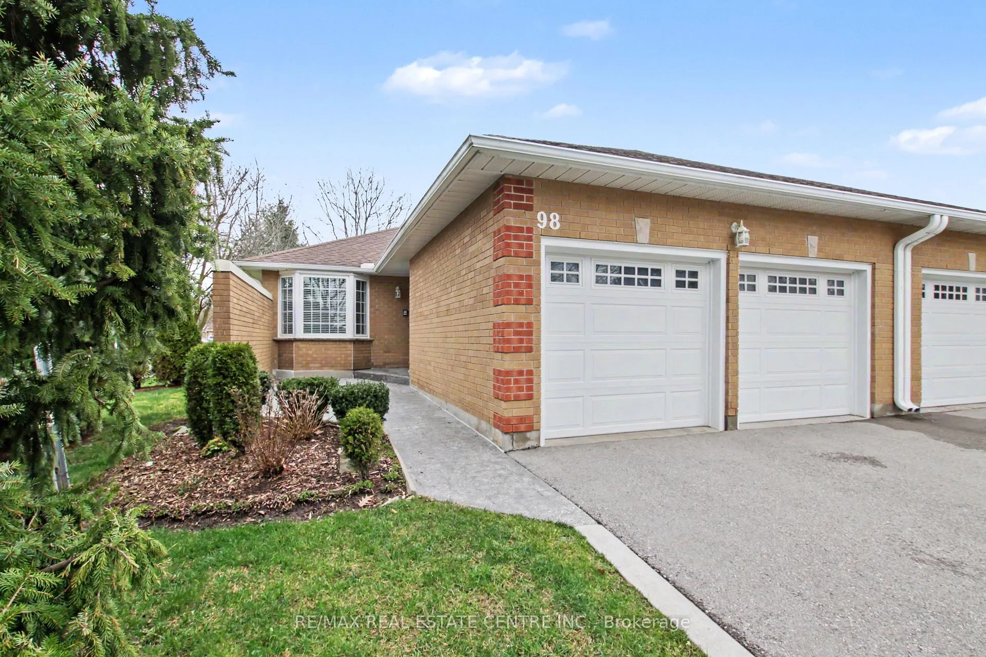 Photo 2 of 98 Beasley Crescent, Cambridge — HOMEH