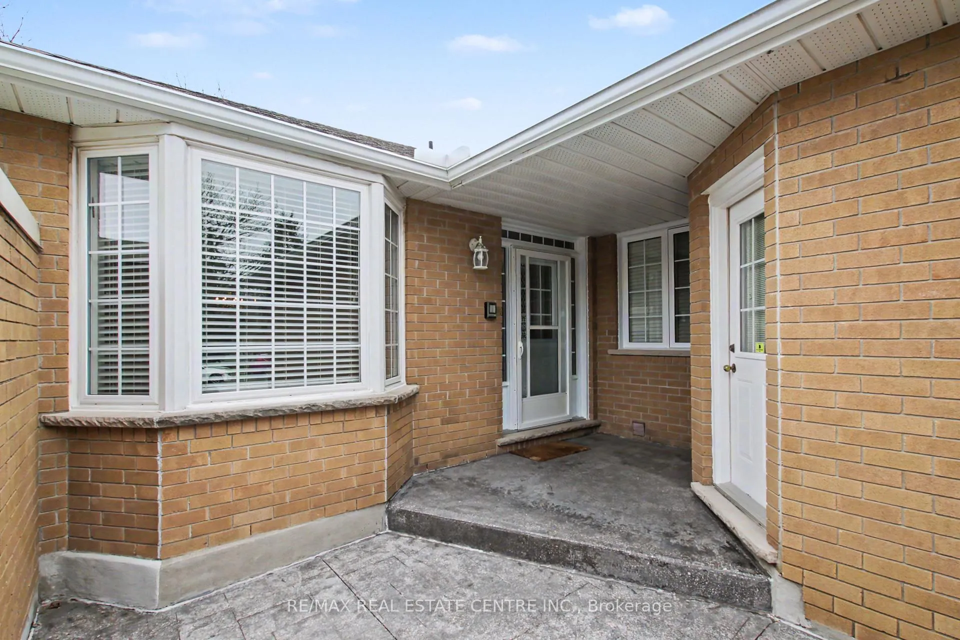 Photo 4 of 98 Beasley Crescent, Cambridge — HOMEH